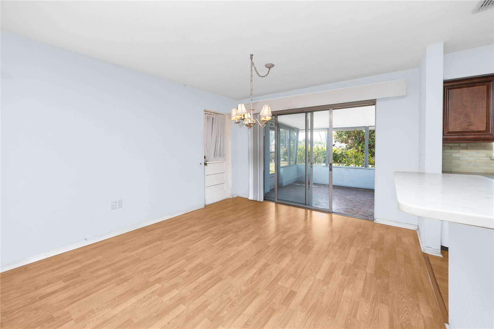 Listing photo id 13 for 7777 117th Street