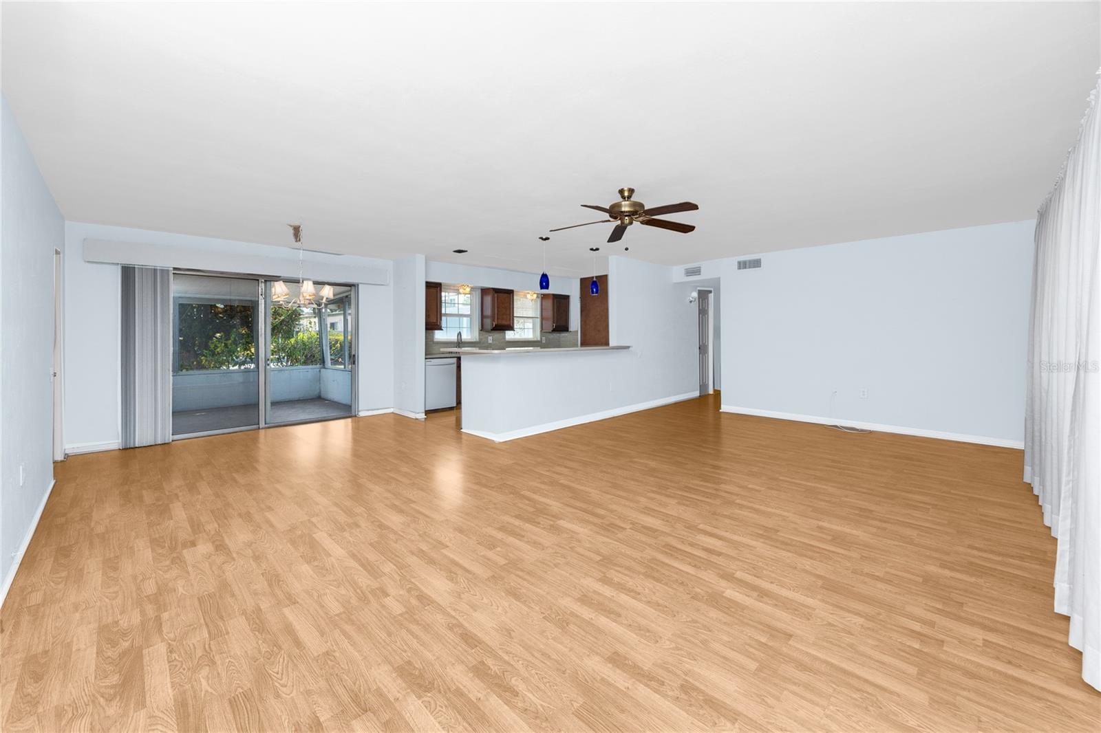 Listing photo id 15 for 7777 117th Street