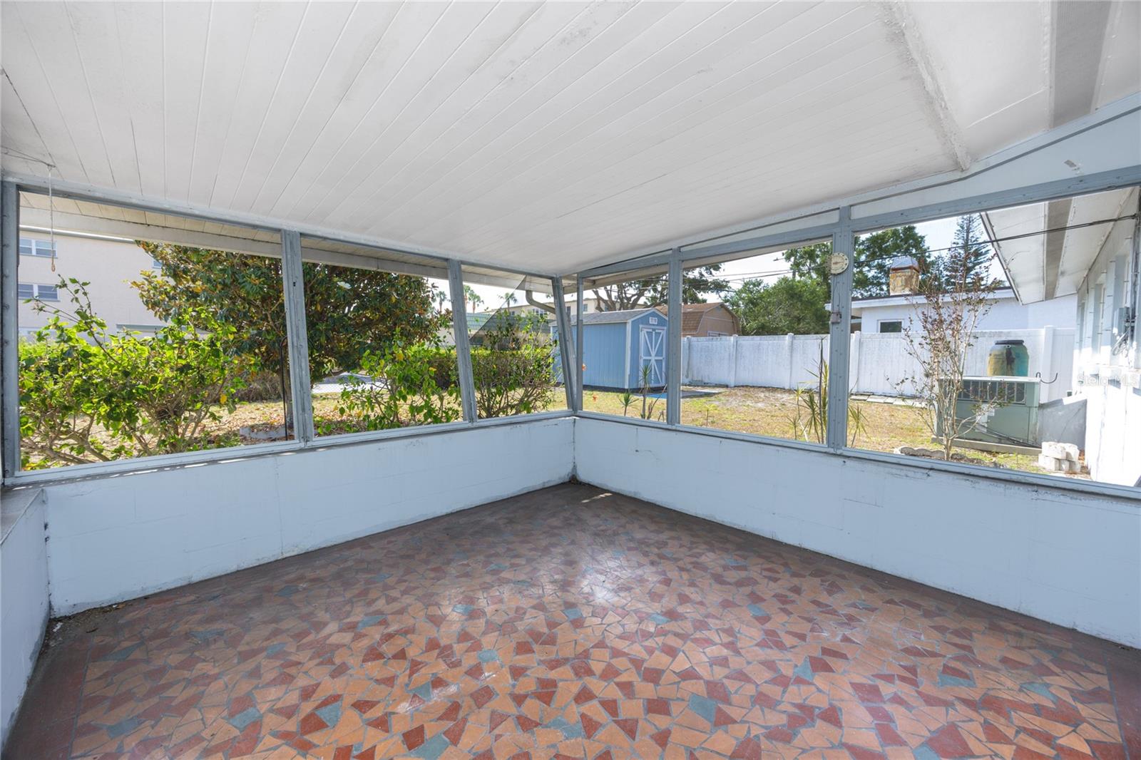 Listing photo id 18 for 7777 117th Street