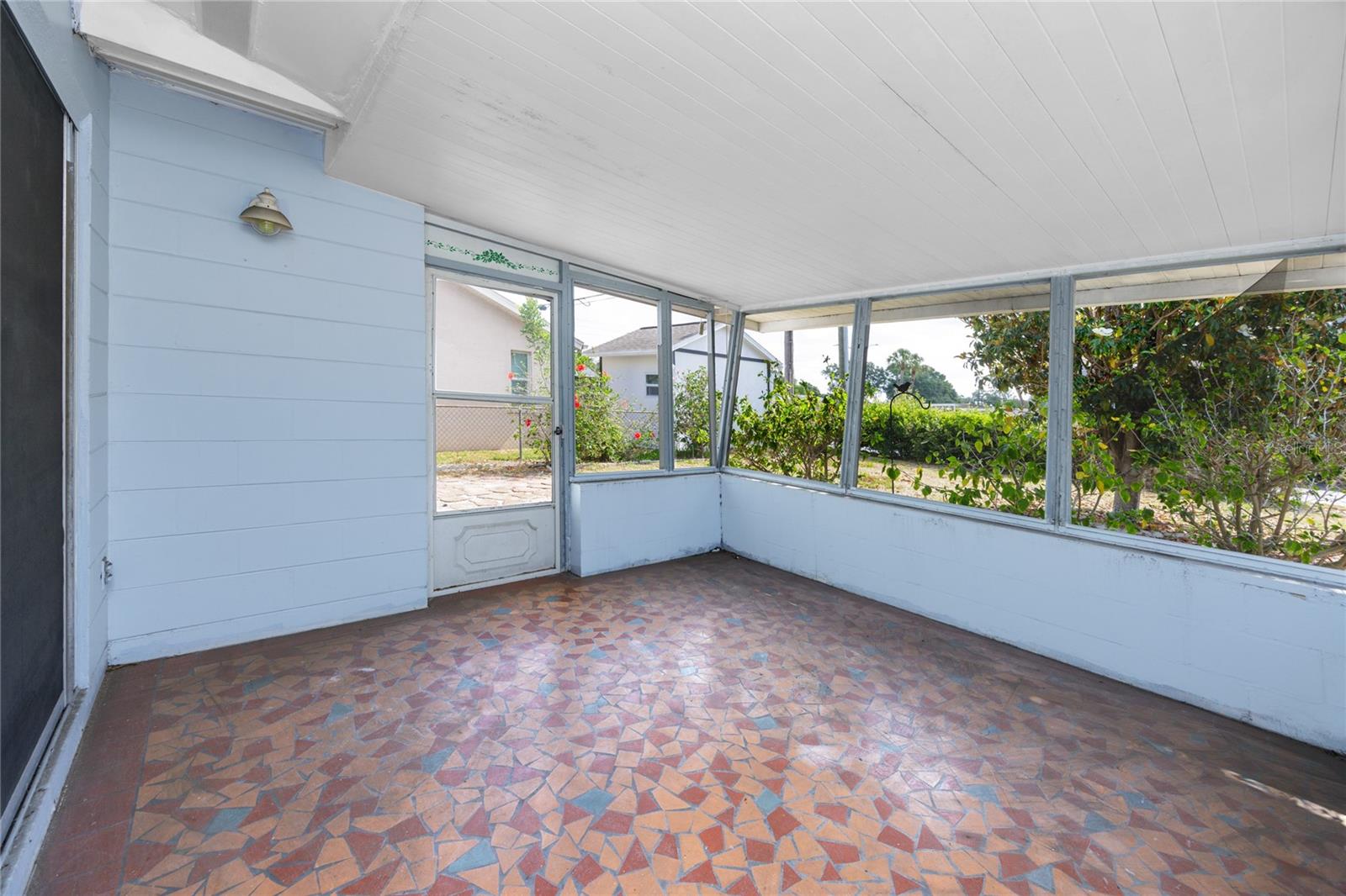 Listing photo id 19 for 7777 117th Street