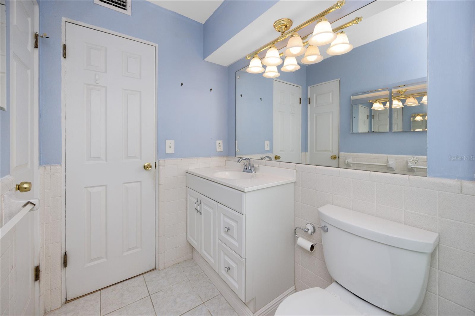 Listing photo id 21 for 7777 117th Street