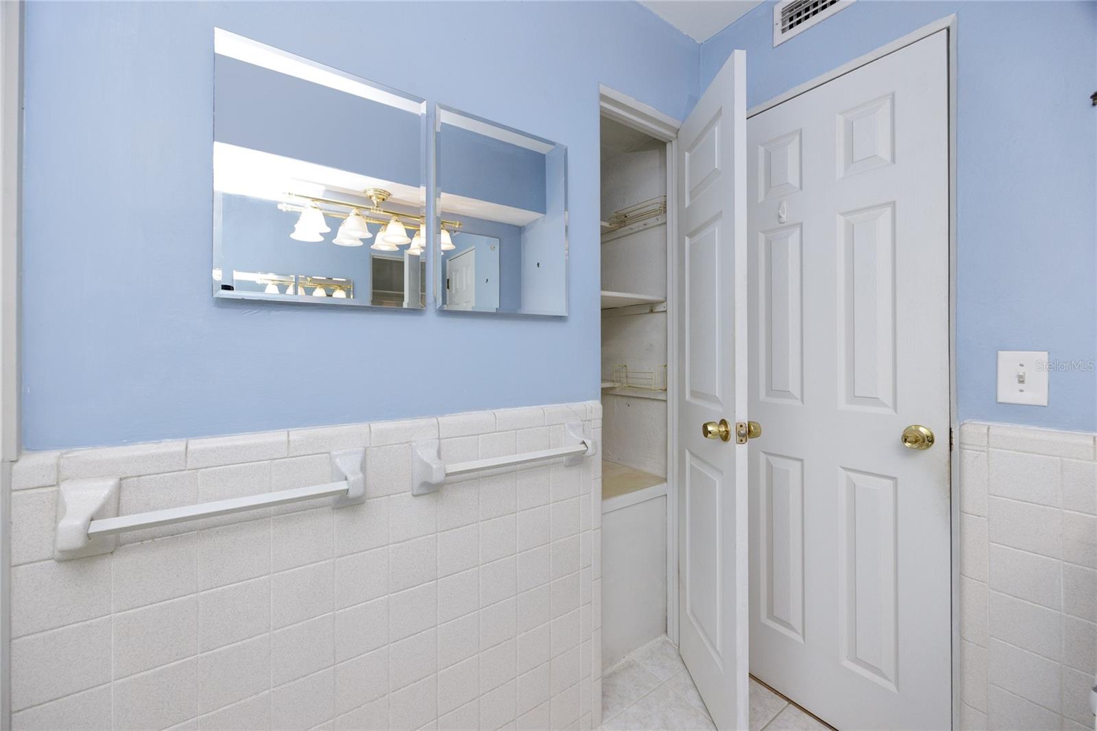Listing photo id 23 for 7777 117th Street