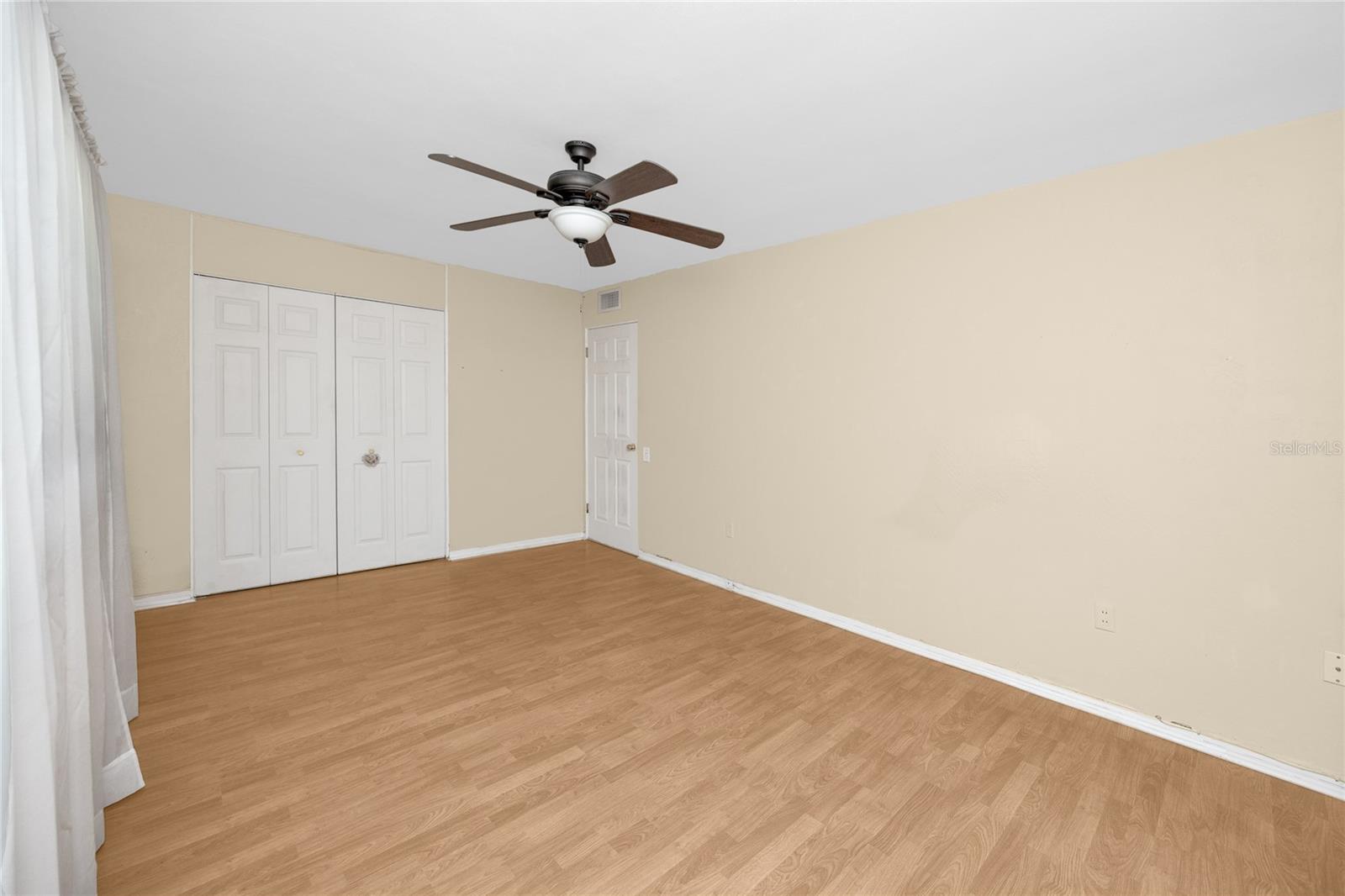 Listing photo id 24 for 7777 117th Street