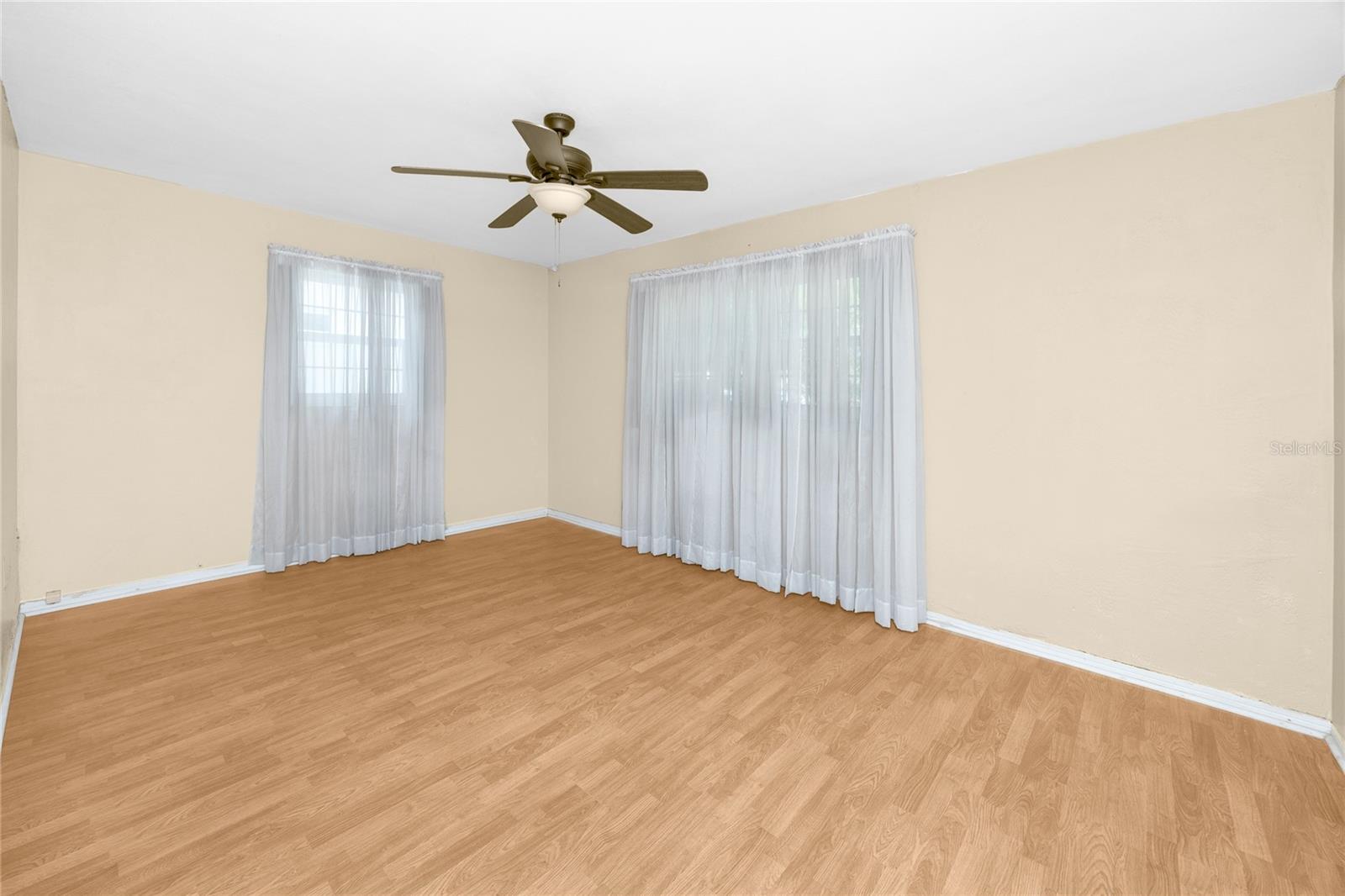 Listing photo id 25 for 7777 117th Street