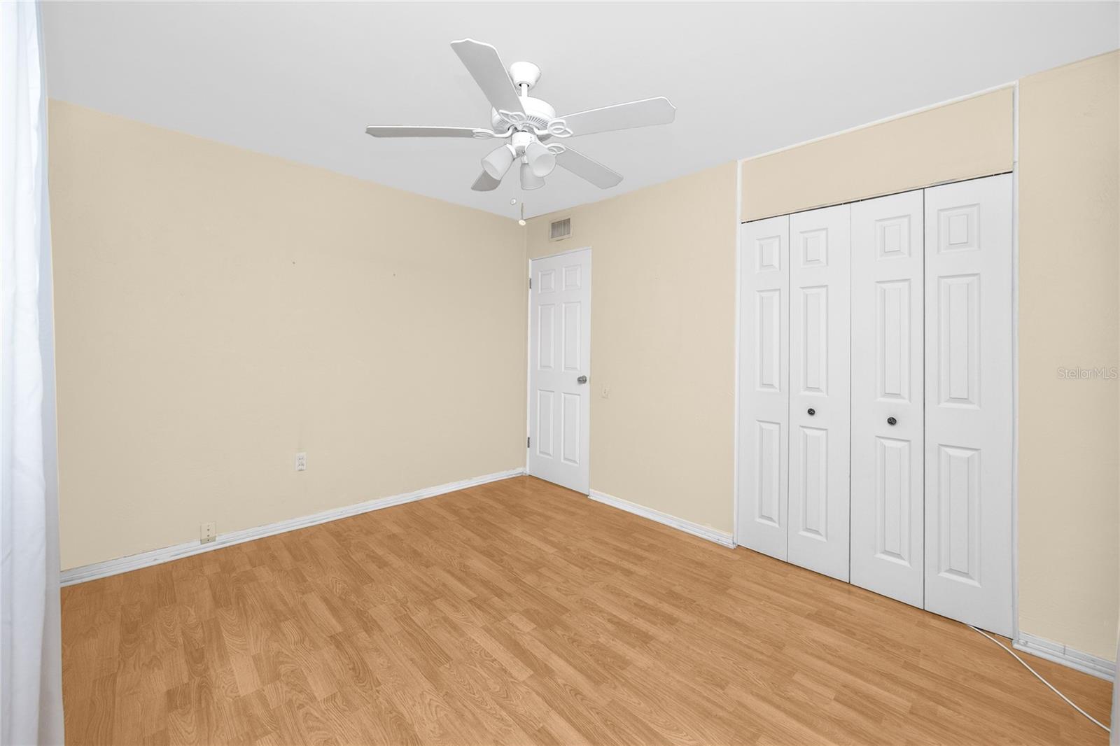 Listing photo id 26 for 7777 117th Street