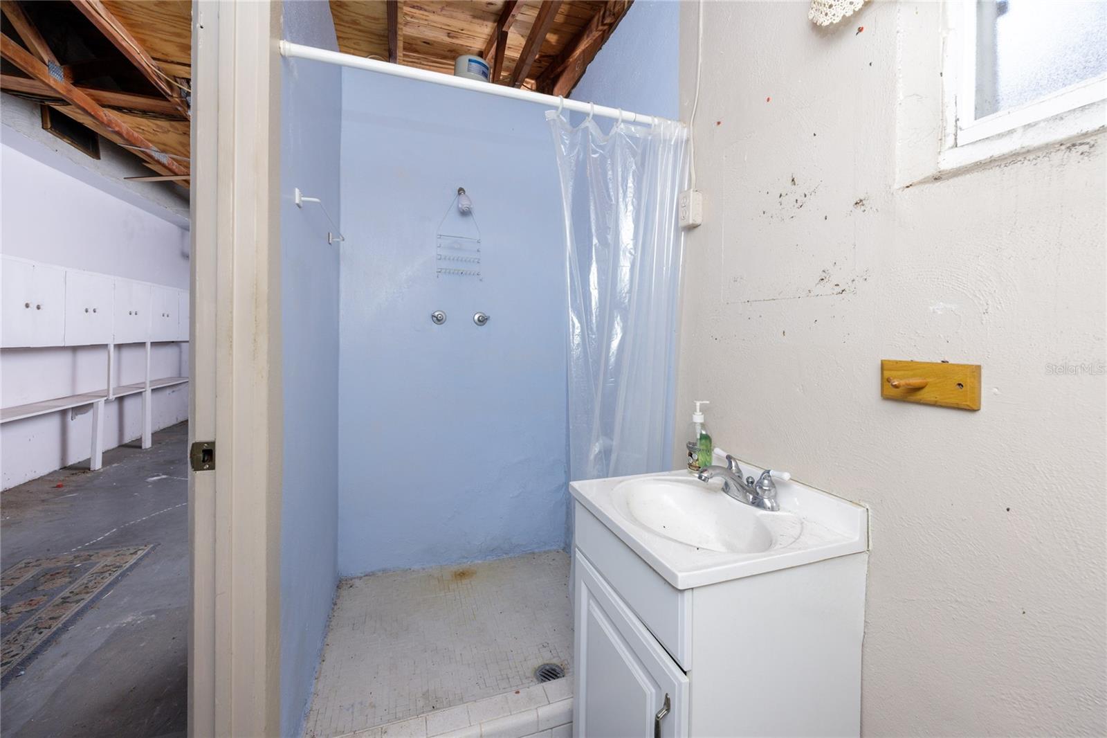 Listing photo id 30 for 7777 117th Street