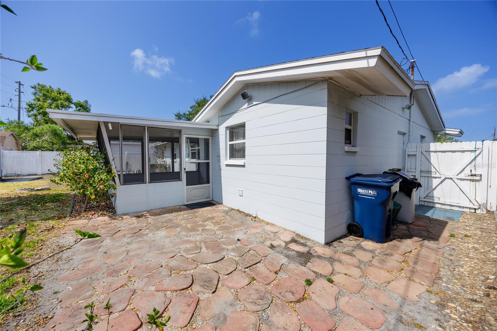 Listing photo id 34 for 7777 117th Street