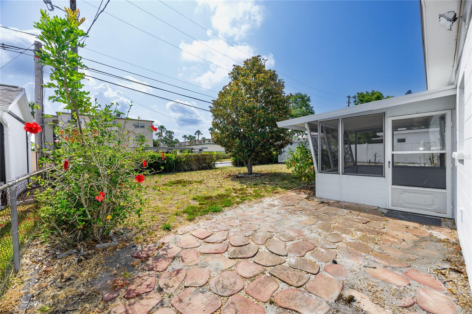 Listing photo id 35 for 7777 117th Street