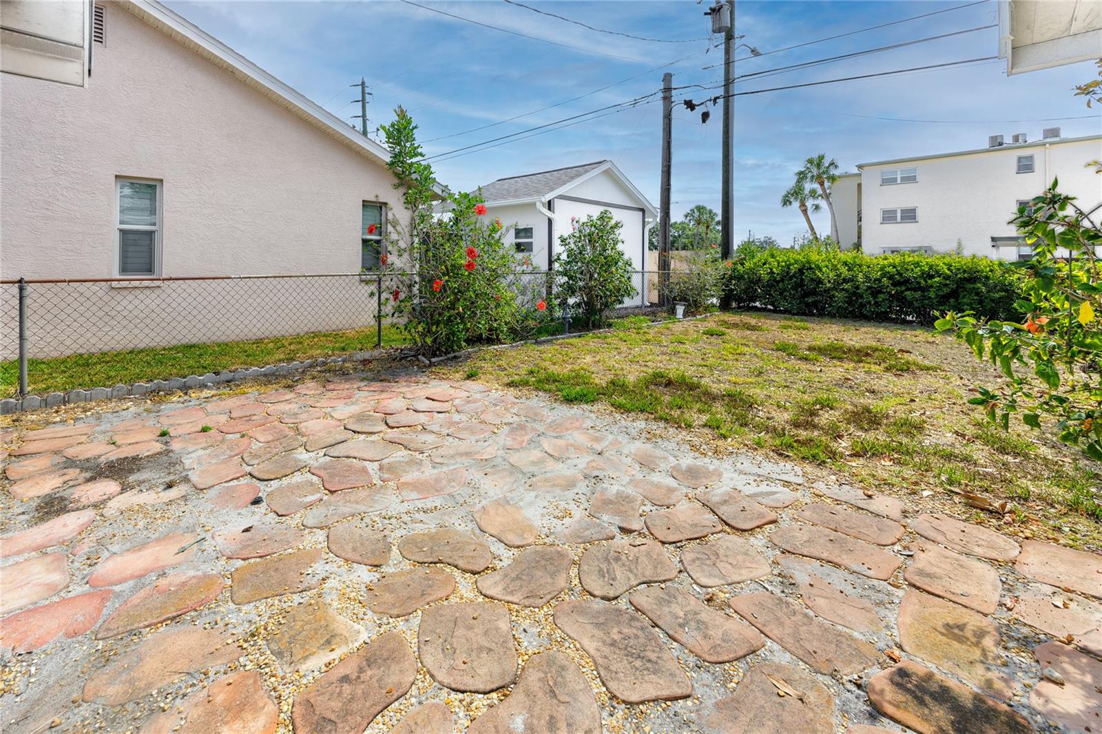 Listing photo id 36 for 7777 117th Street