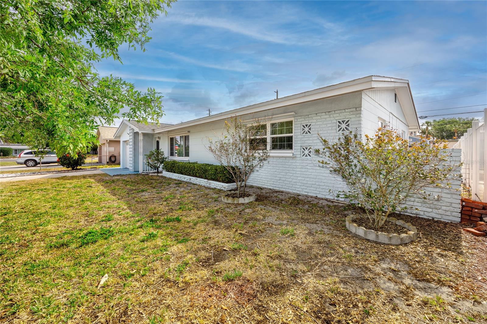 Listing photo id 41 for 7777 117th Street