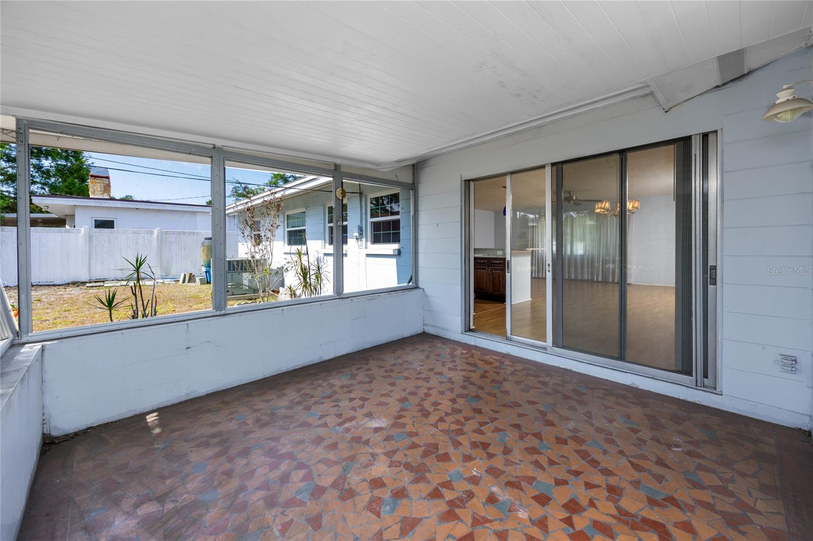 Listing photo id 3 for 7777 117th Street