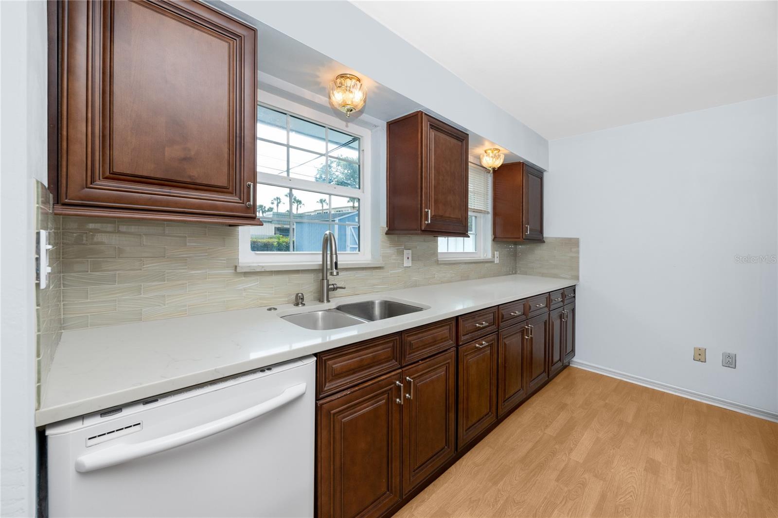 Listing photo id 5 for 7777 117th Street