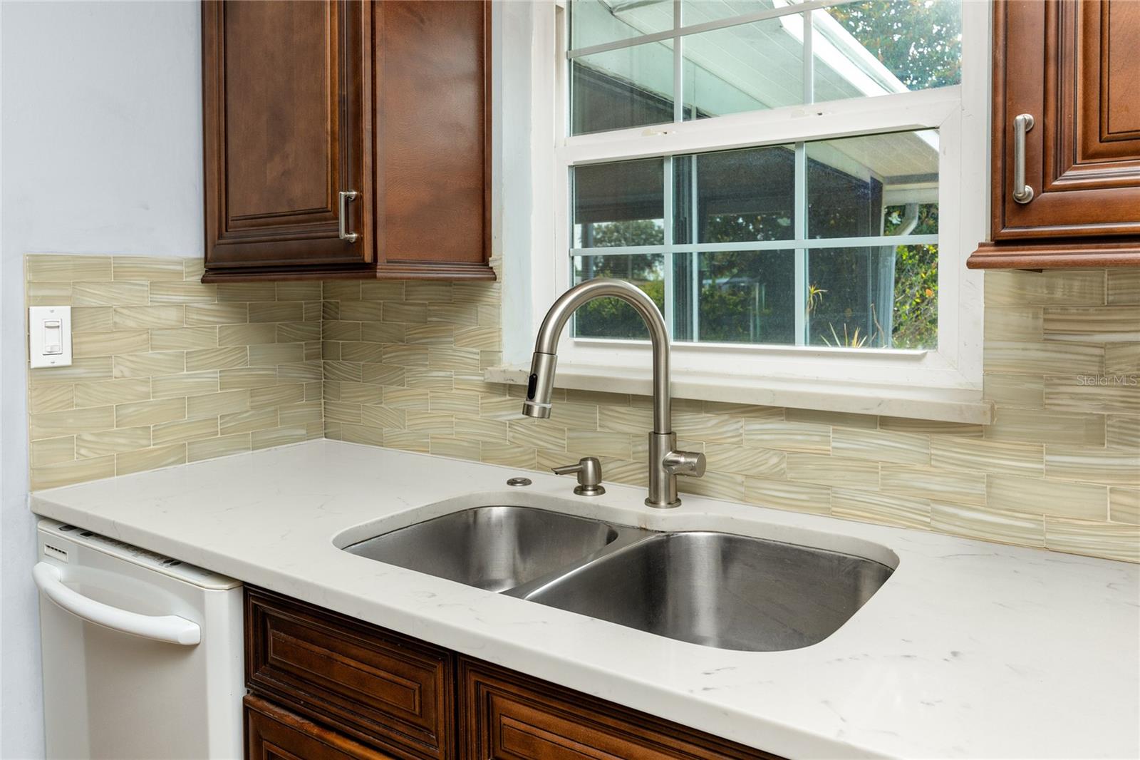 Listing photo id 6 for 7777 117th Street