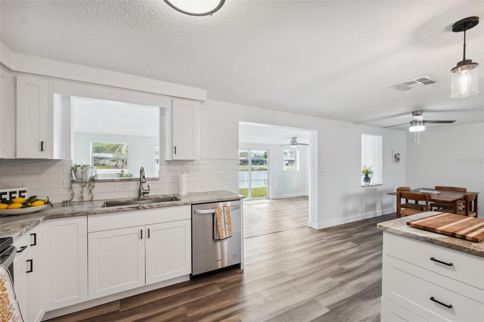 Listing photo id 10 for 2252 Society Drive