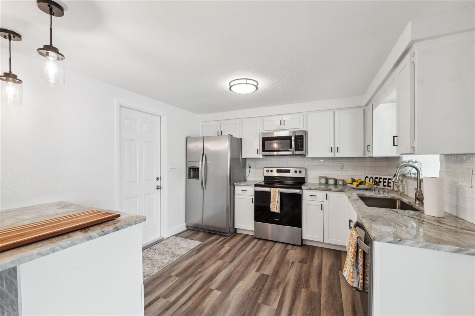 Listing photo id 11 for 2252 Society Drive