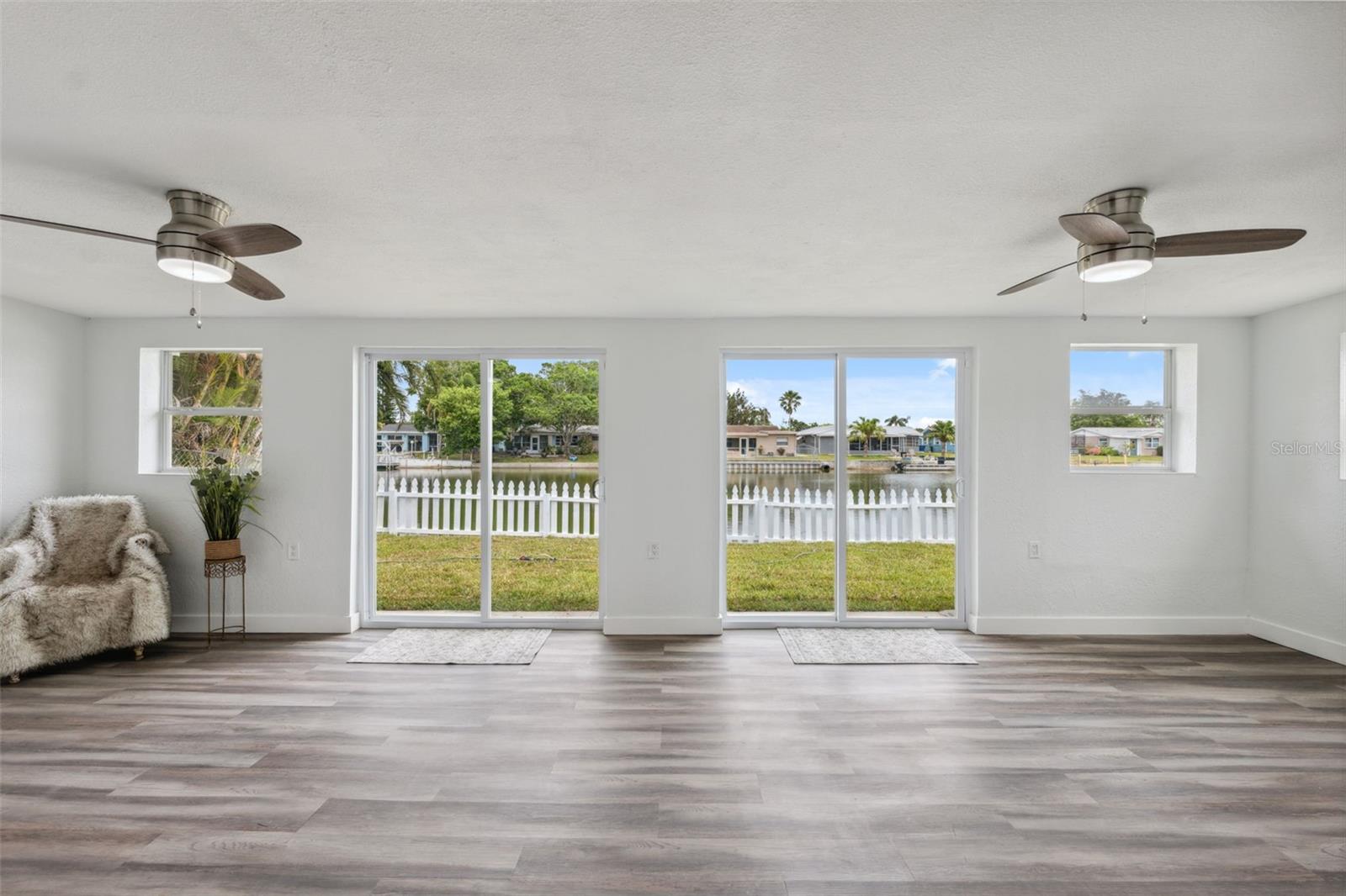 Listing photo id 12 for 2252 Society Drive