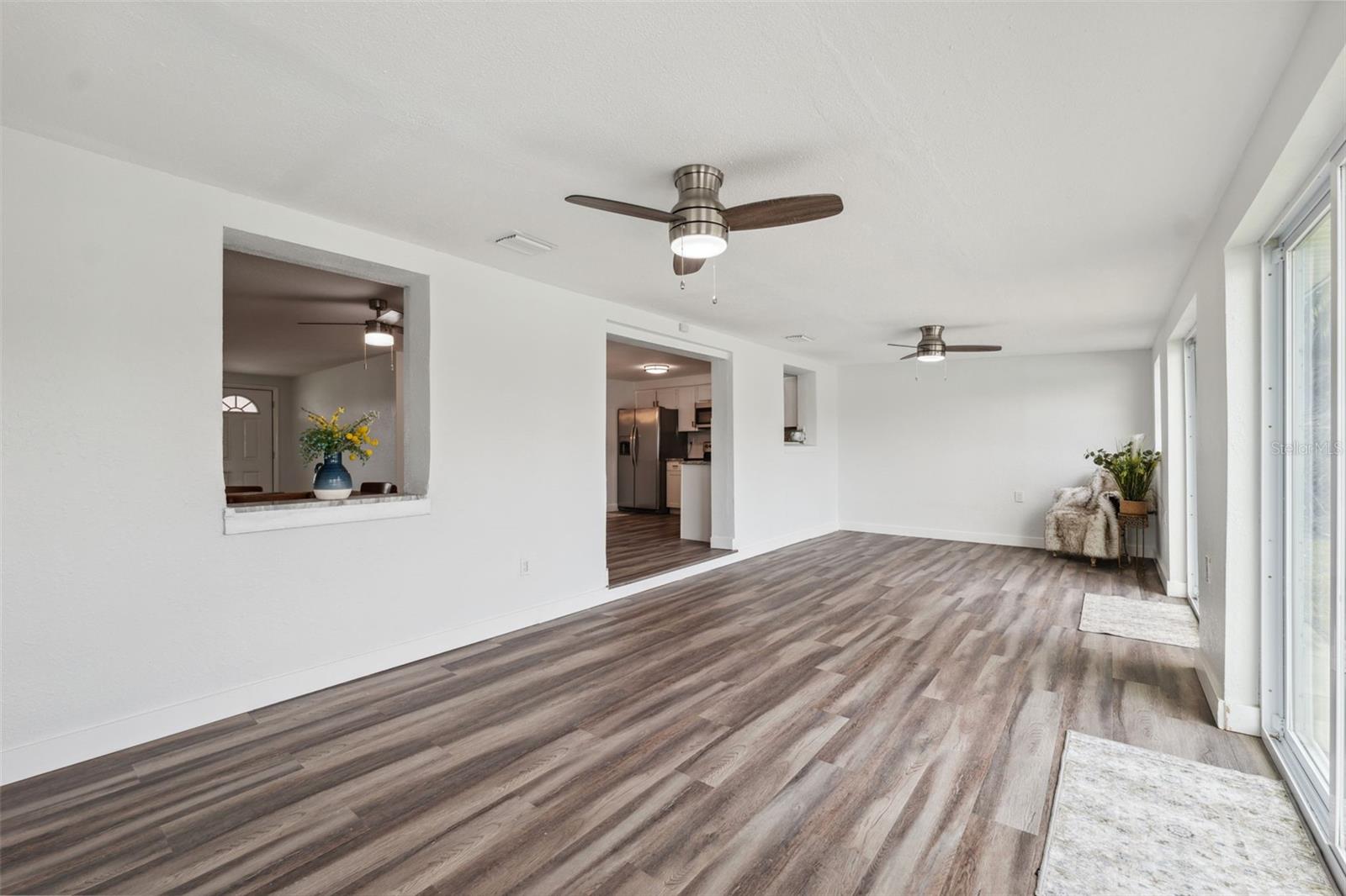 Listing photo id 14 for 2252 Society Drive