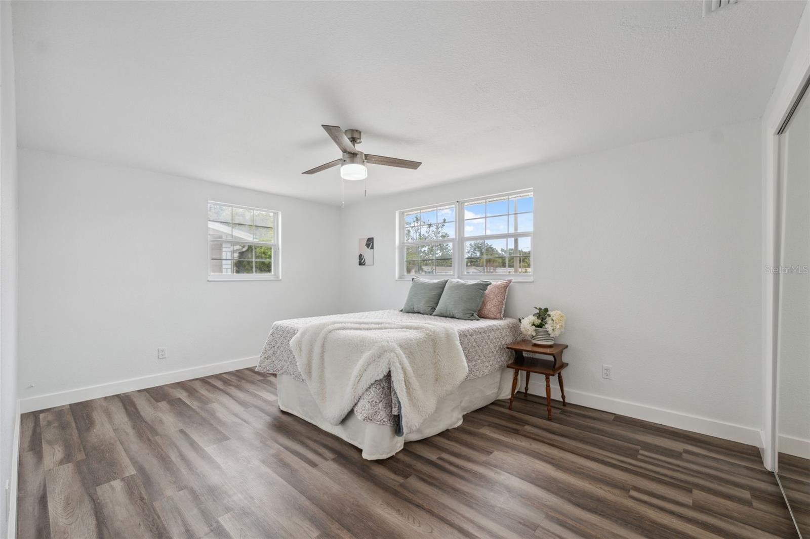 Listing photo id 15 for 2252 Society Drive