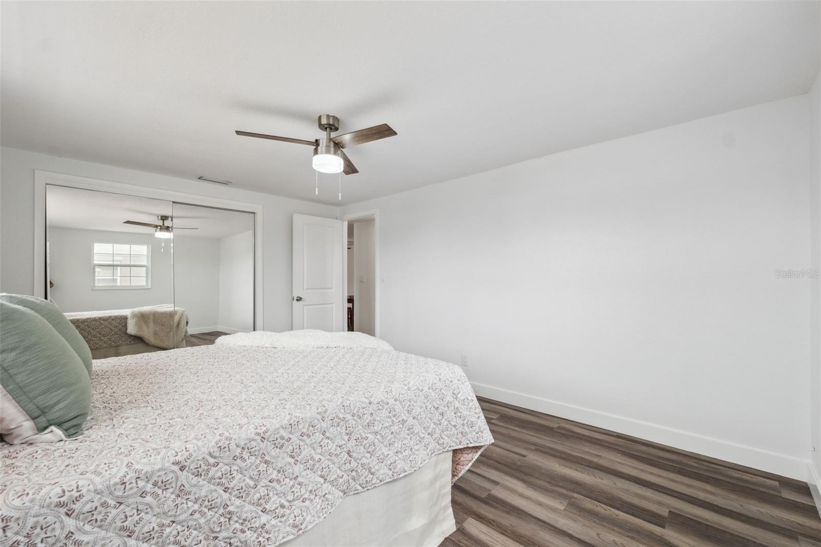 Listing photo id 16 for 2252 Society Drive