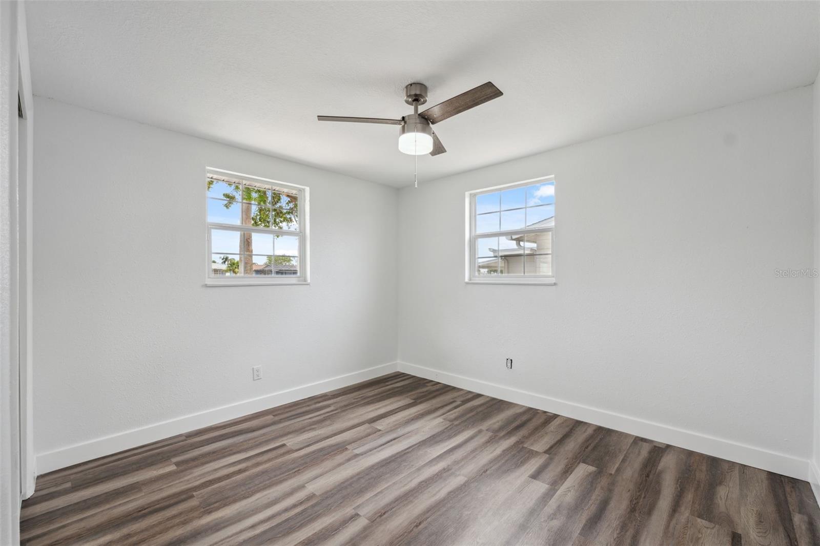 Listing photo id 18 for 2252 Society Drive