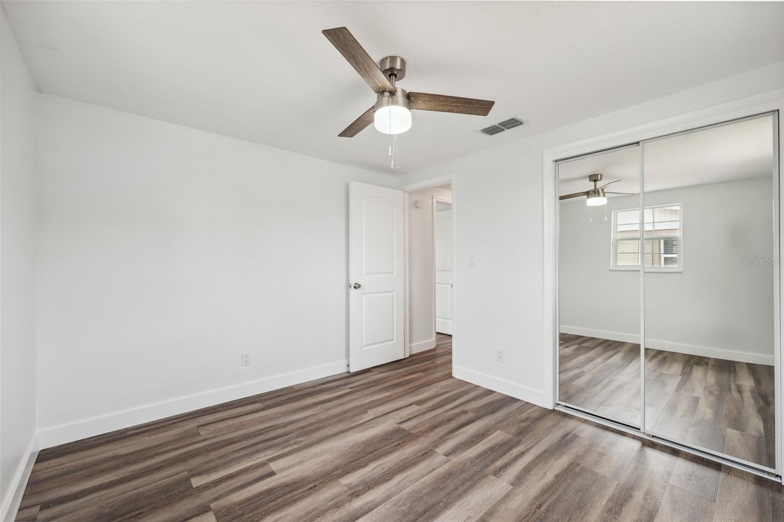 Listing photo id 19 for 2252 Society Drive