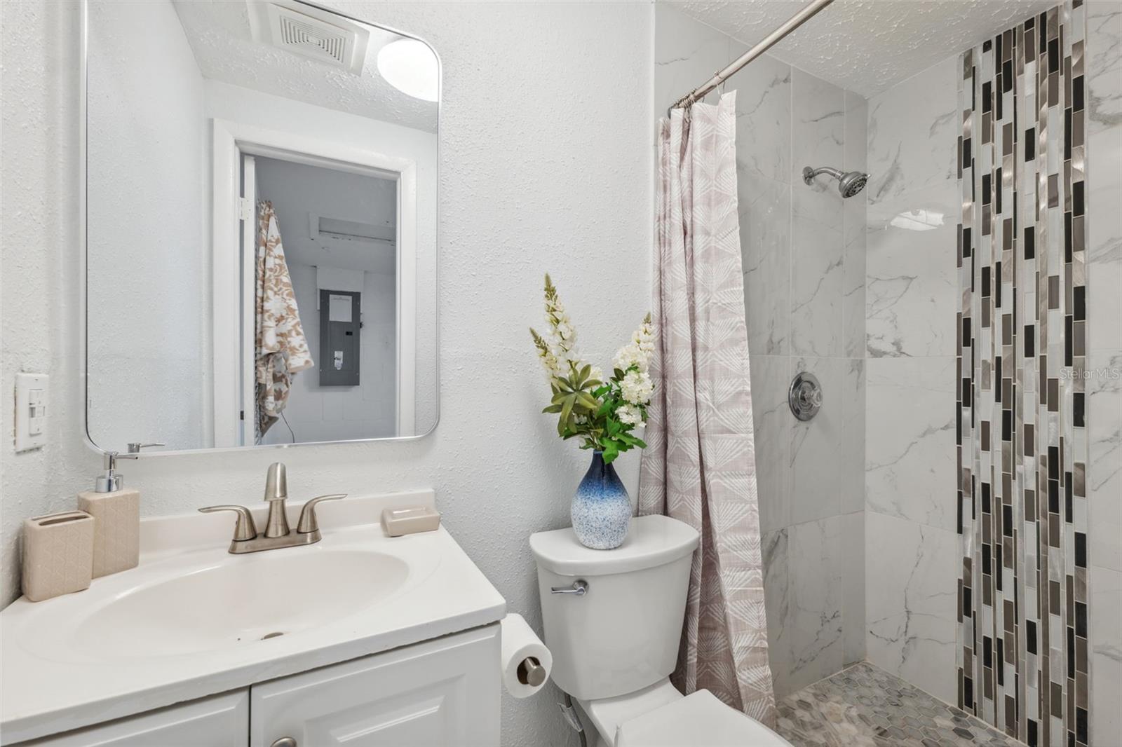 Listing photo id 20 for 2252 Society Drive