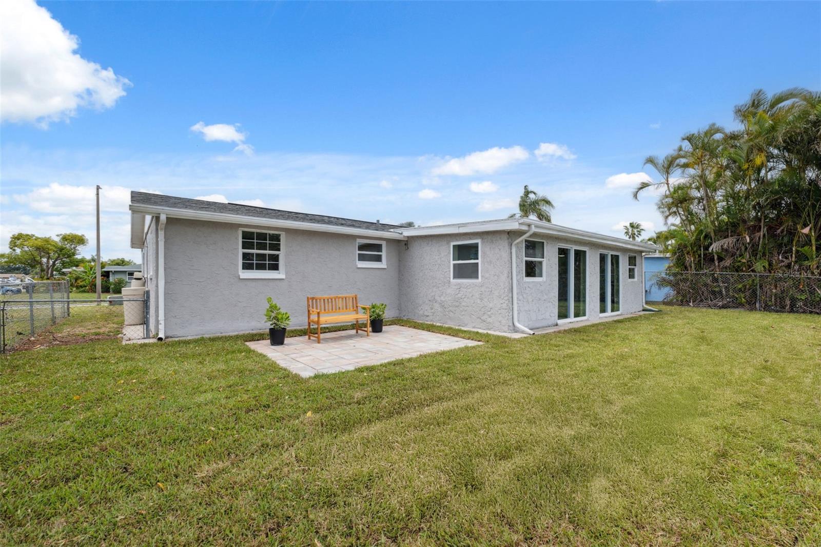 Listing photo id 21 for 2252 Society Drive