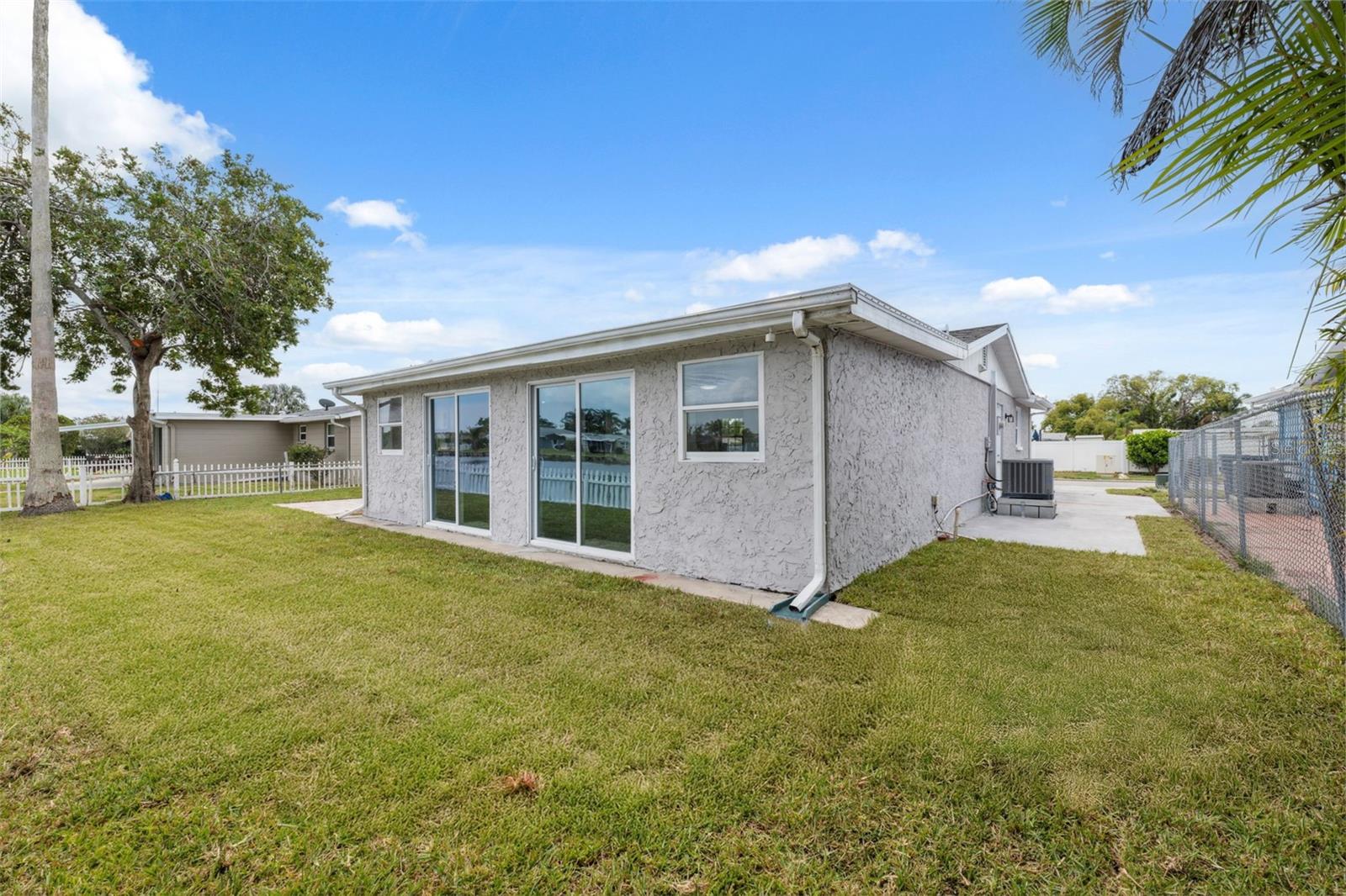 Listing photo id 22 for 2252 Society Drive