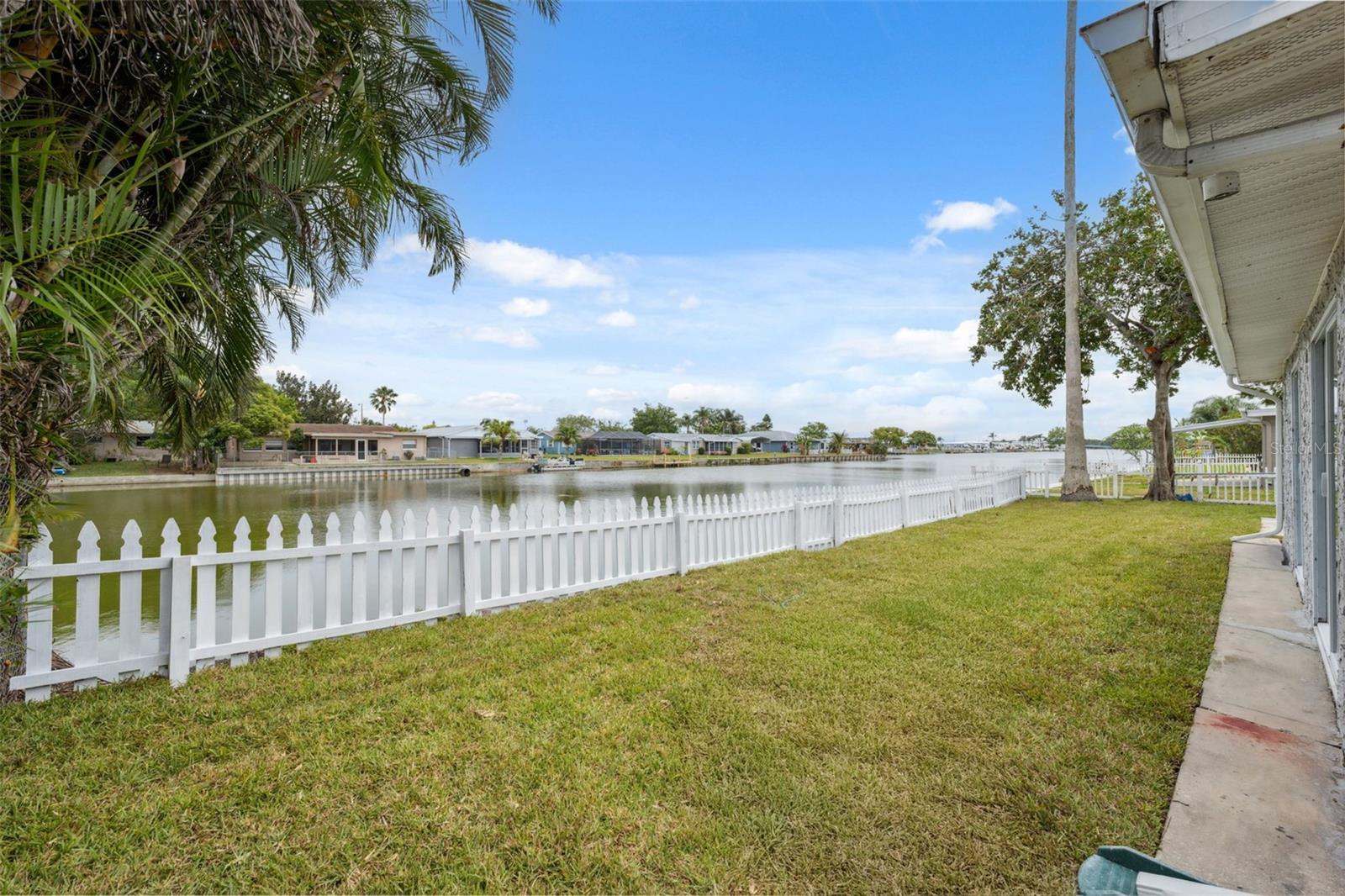 Listing photo id 23 for 2252 Society Drive
