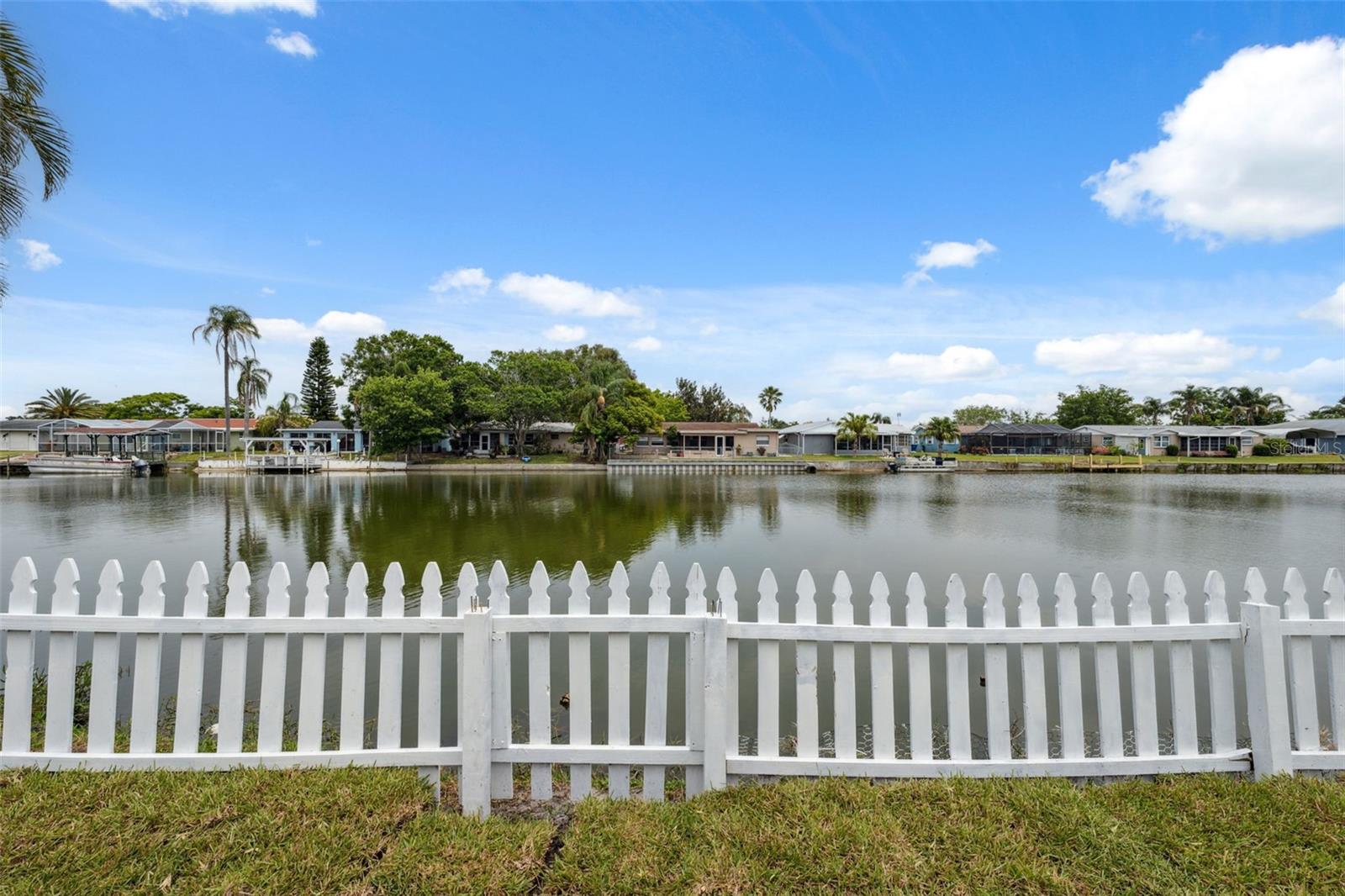 Listing photo id 24 for 2252 Society Drive