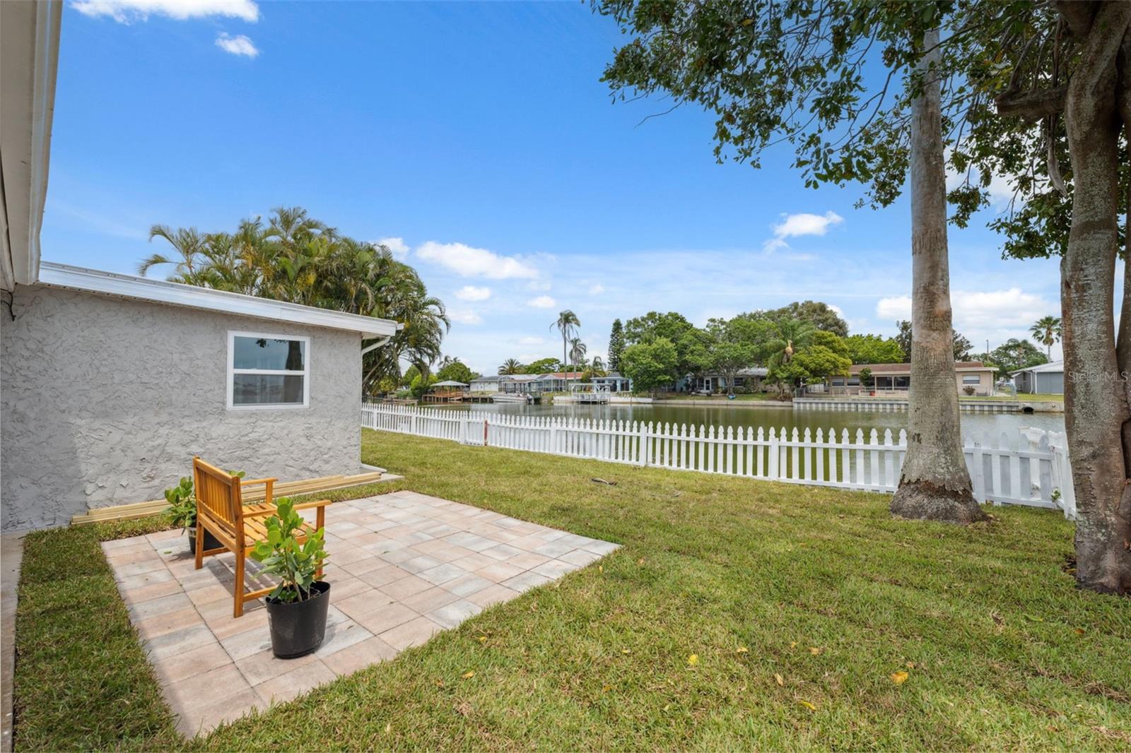 Listing photo id 25 for 2252 Society Drive