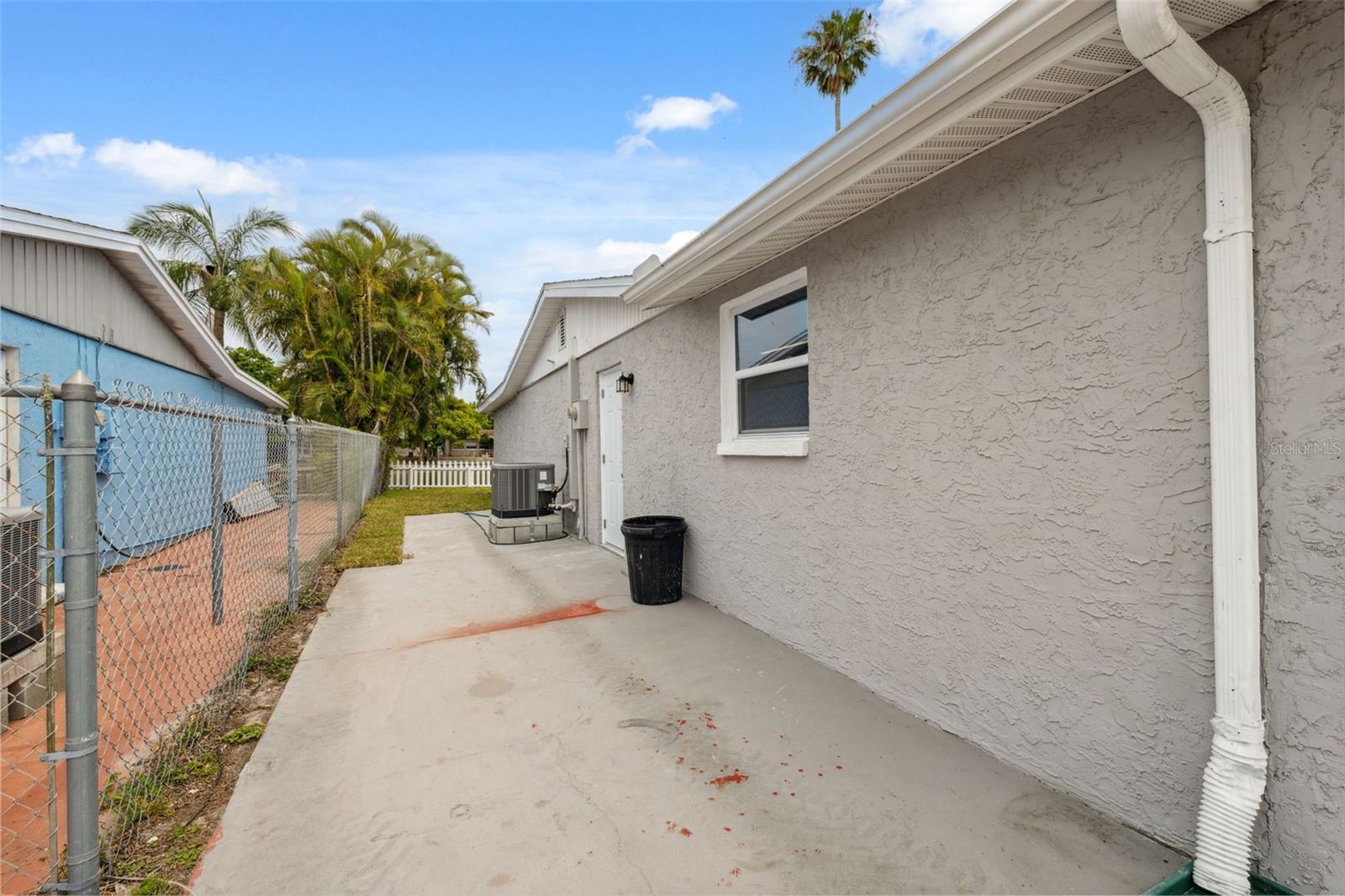 Listing photo id 26 for 2252 Society Drive