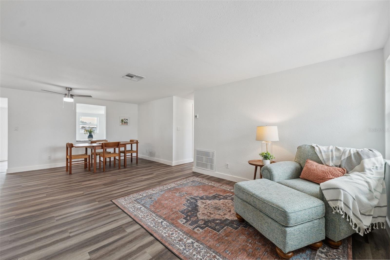 Listing photo id 3 for 2252 Society Drive