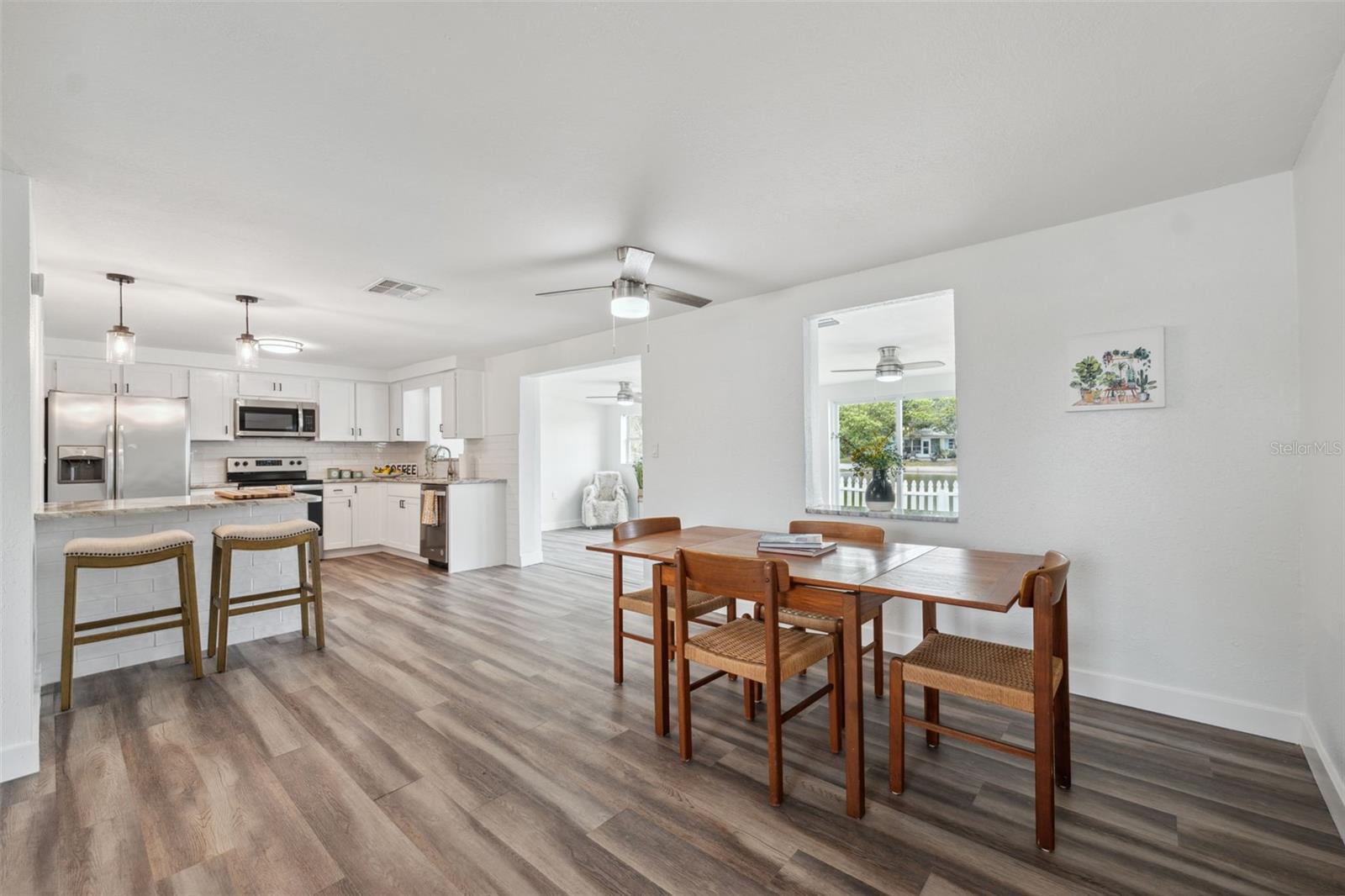 Listing photo id 6 for 2252 Society Drive