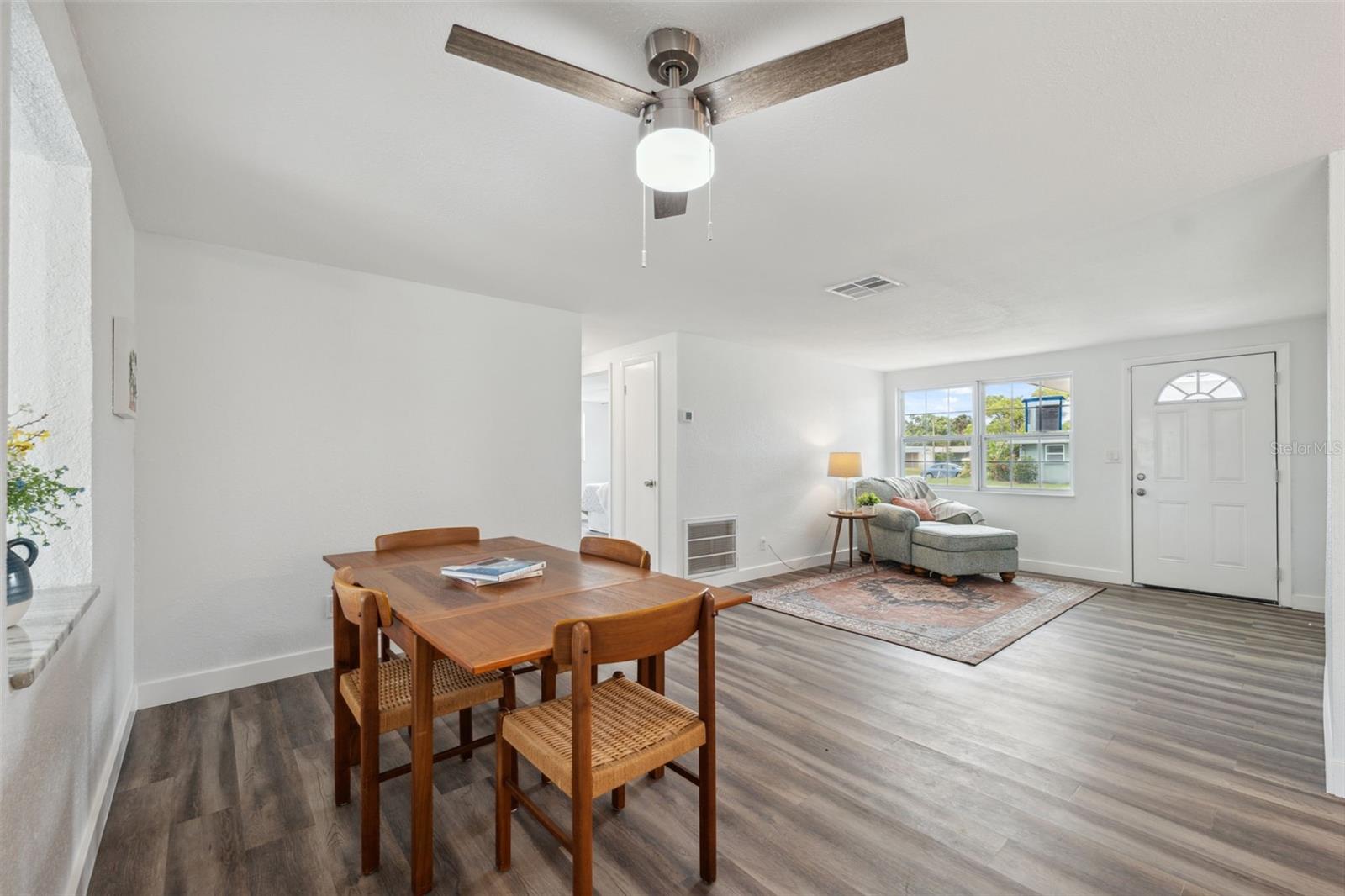 Listing photo id 7 for 2252 Society Drive