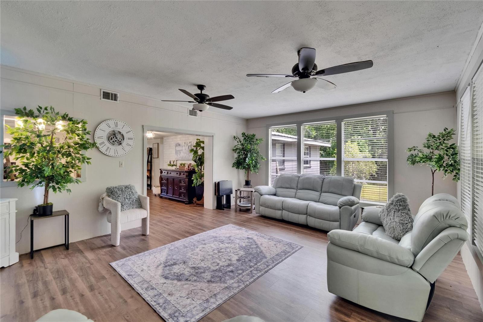 Image 19 of 55 For 4145 Willow Oak Rd