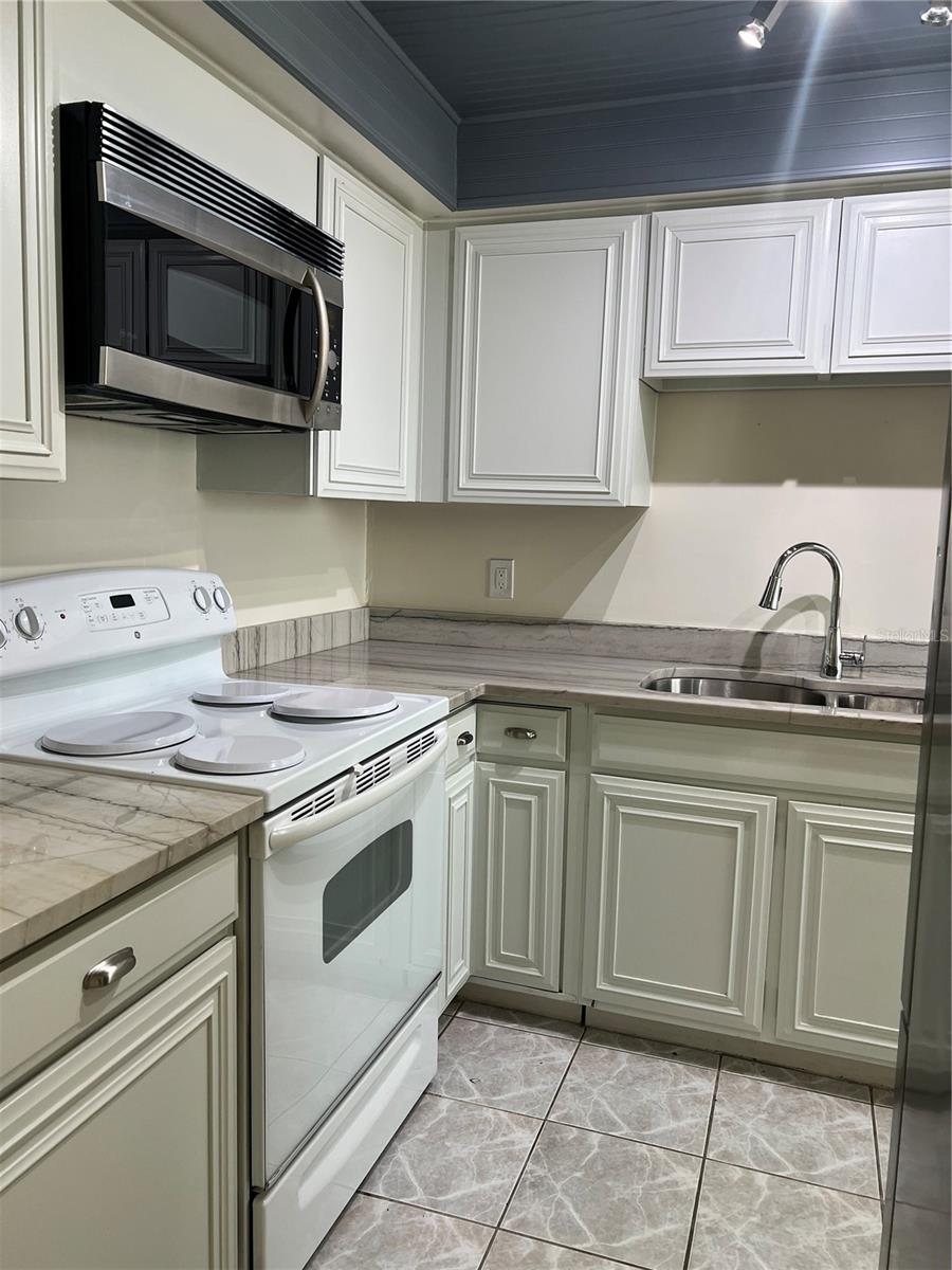 Image 20 of 24 For 7100 Sunset Way 1206