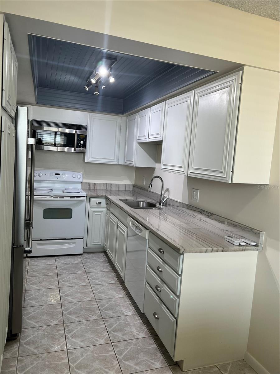 Image 21 of 24 For 7100 Sunset Way 1206