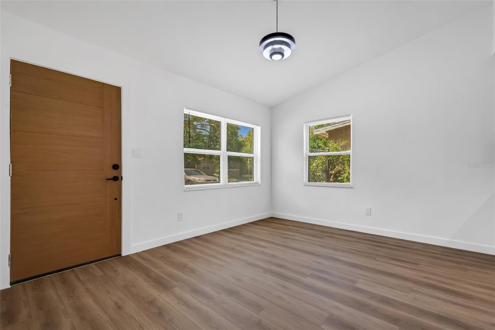 Image 3 of 25 For 3151 6th Avenue S
