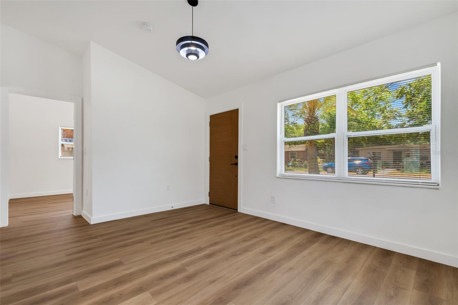 Image 4 of 25 For 3151 6th Avenue S