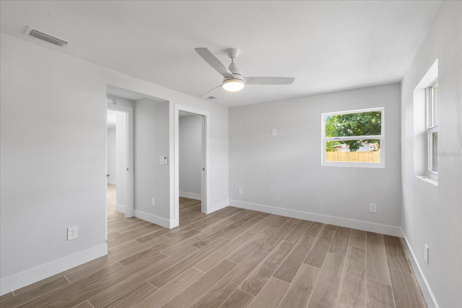 Listing photo id 12 for 3910 Iowa Avenue