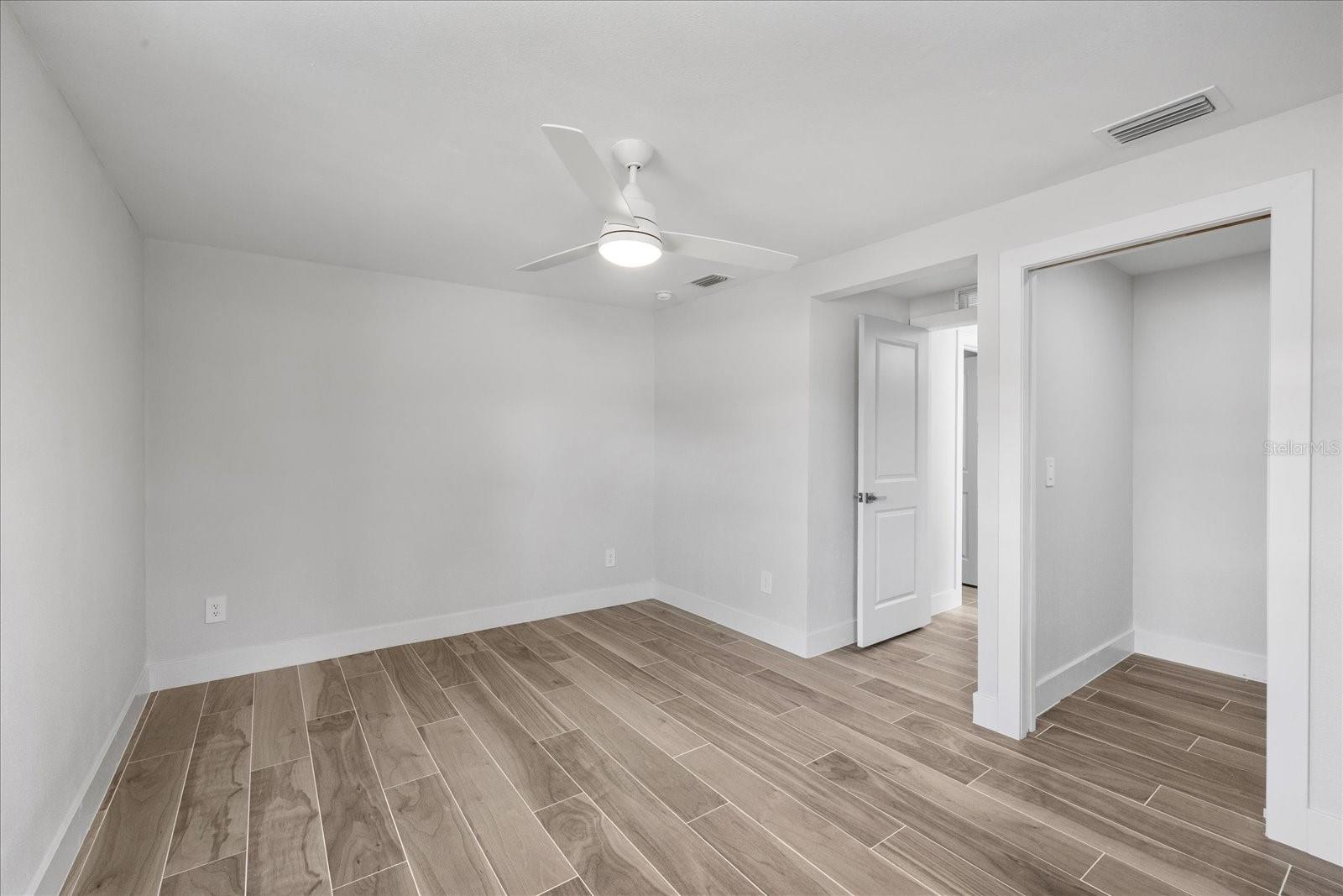 Listing photo id 13 for 3910 Iowa Avenue