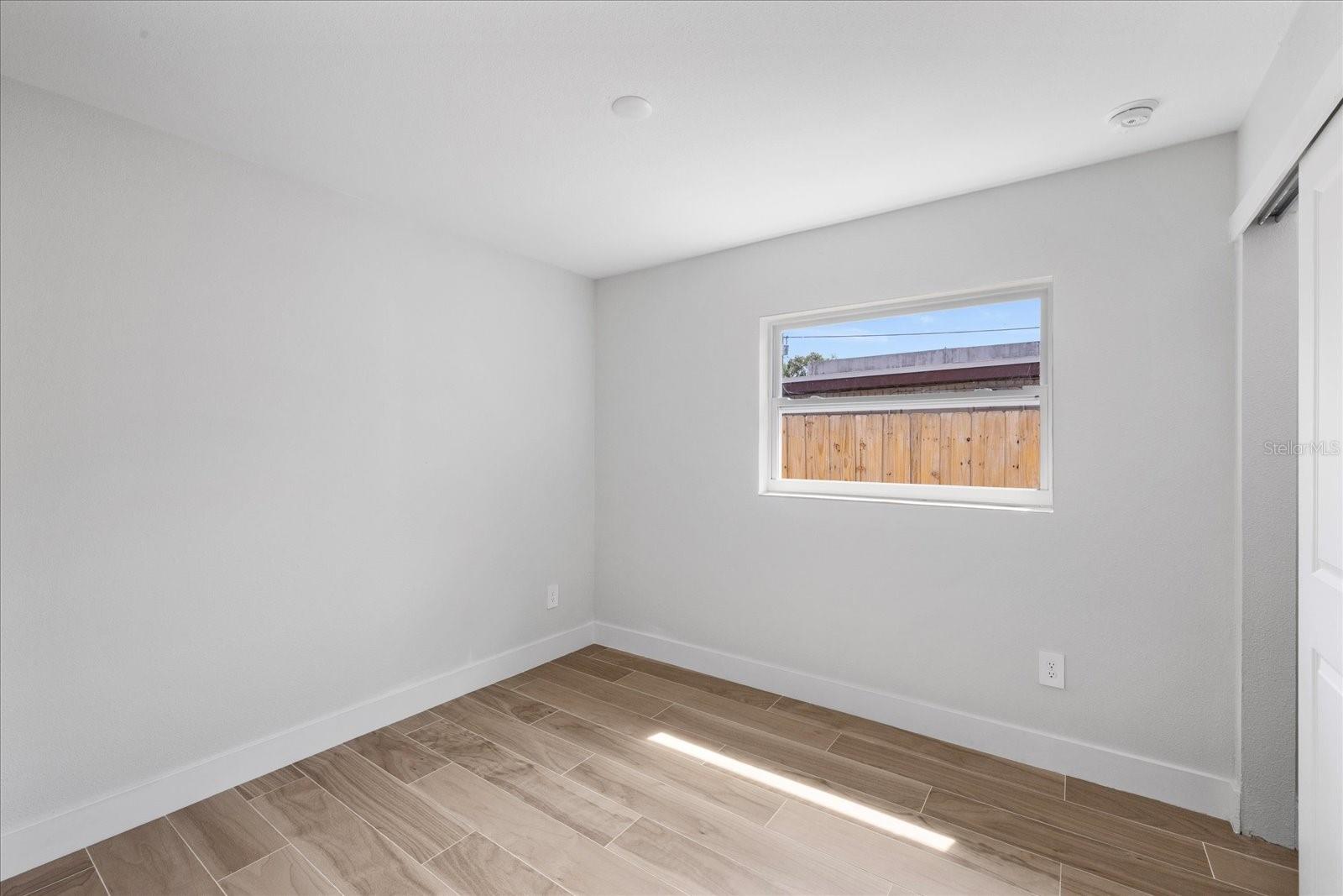 Listing photo id 18 for 3910 Iowa Avenue