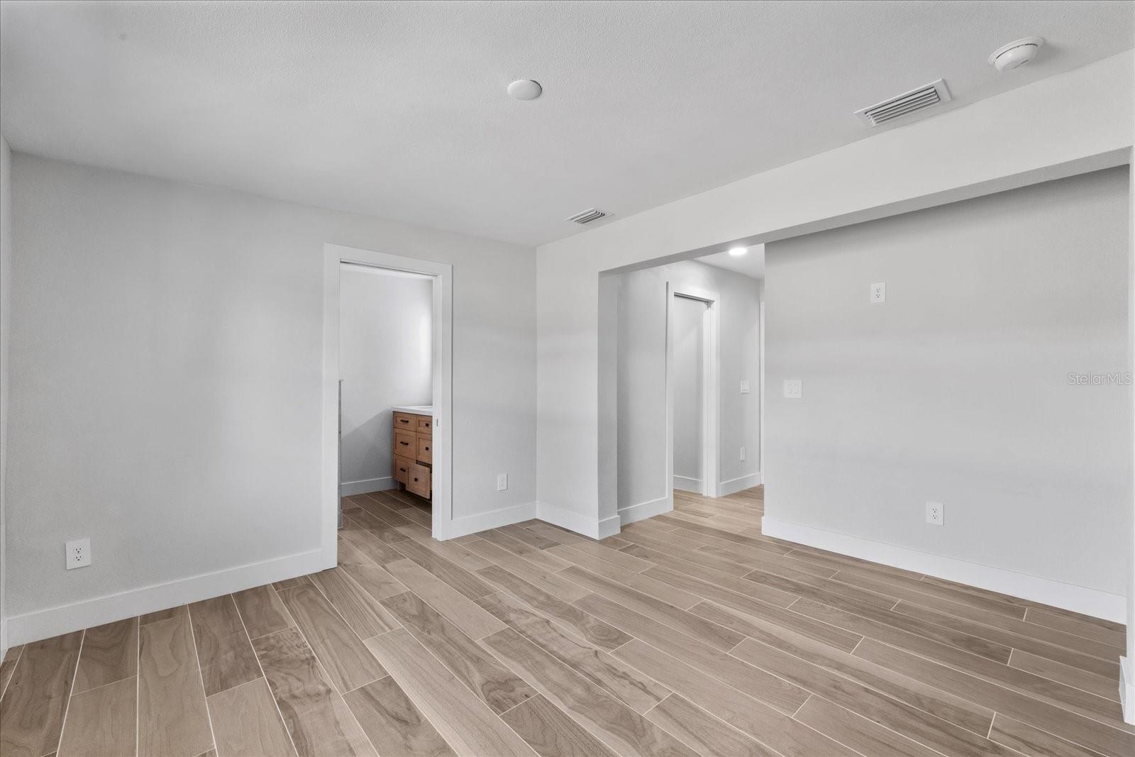 Listing photo id 24 for 3910 Iowa Avenue