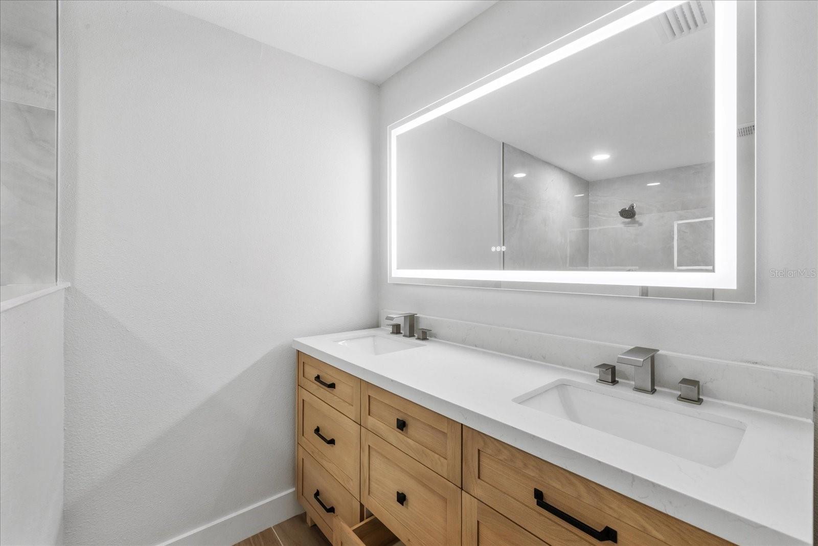 Listing photo id 1 for 3910 Iowa Avenue