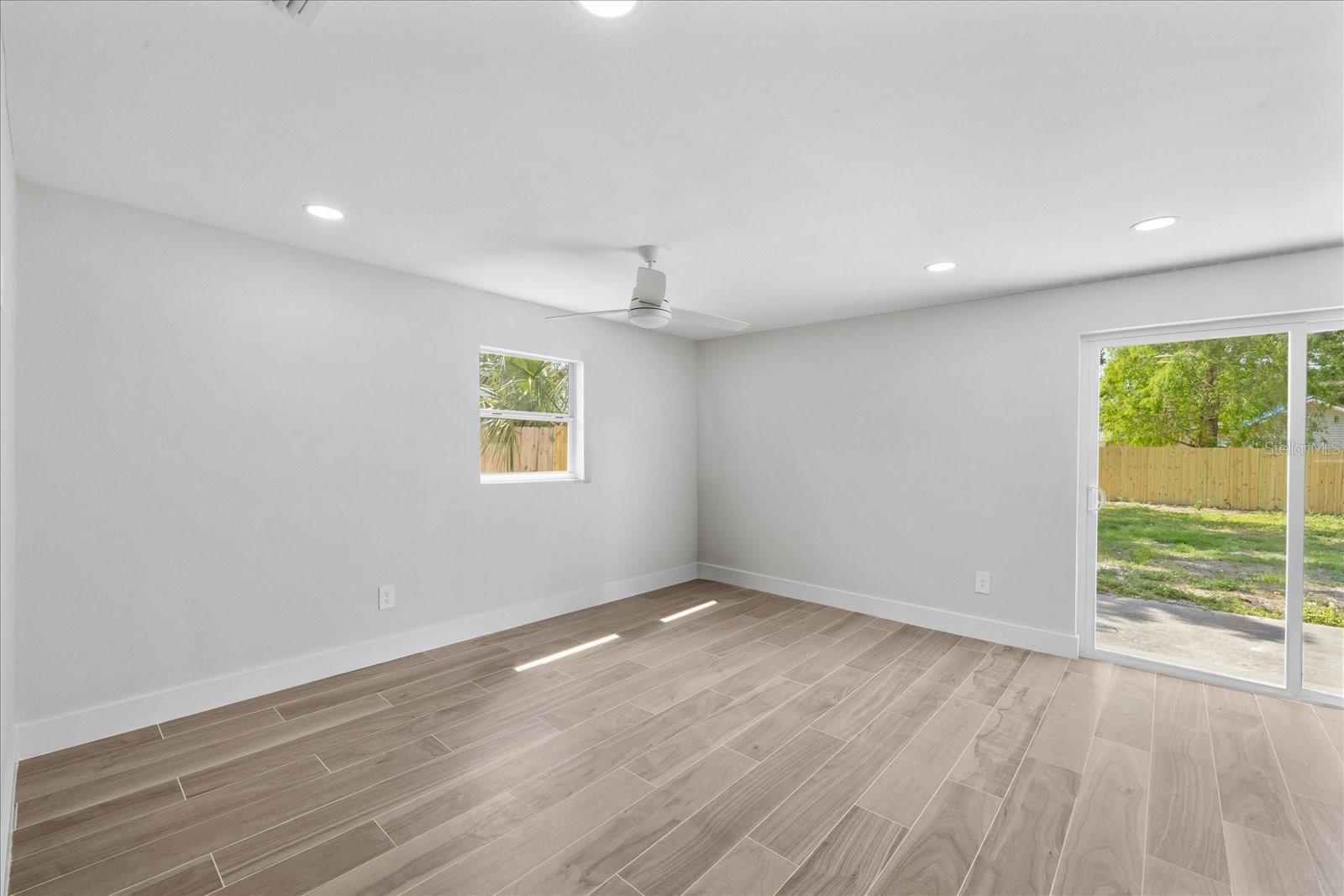 Listing photo id 3 for 3910 Iowa Avenue