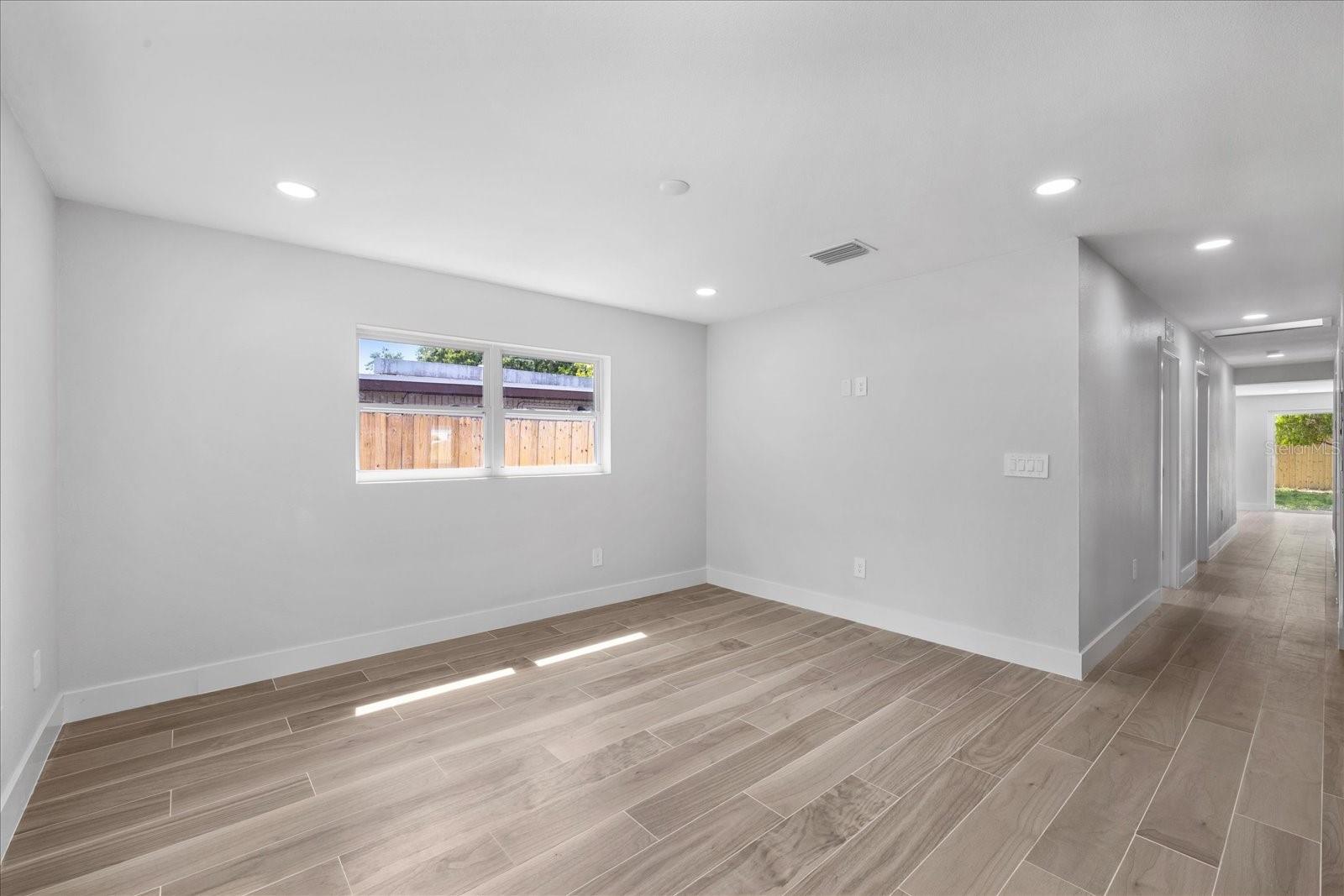 Listing photo id 5 for 3910 Iowa Avenue
