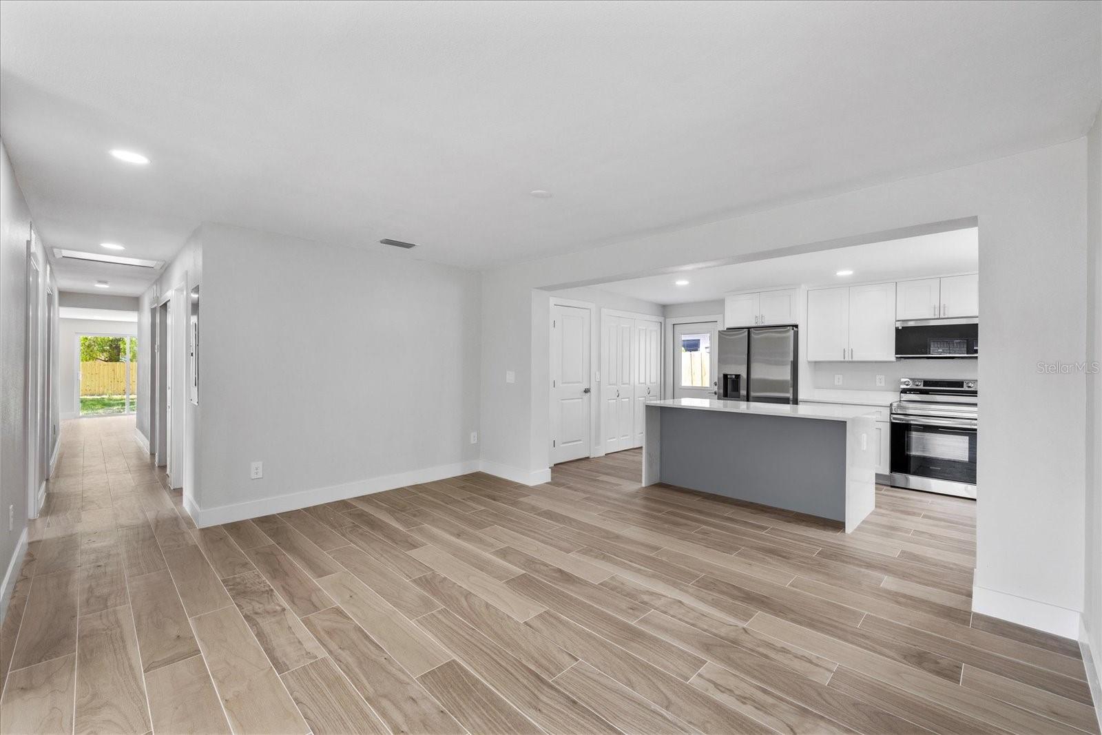 Listing photo id 7 for 3910 Iowa Avenue