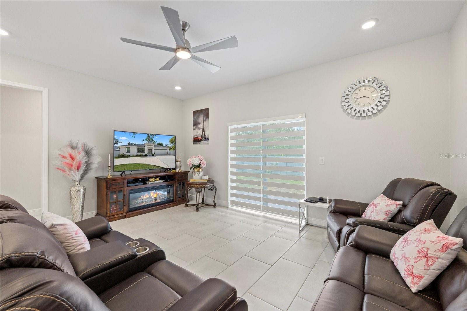 Image 11 of 31 For 19212 Sunlake Boulevard