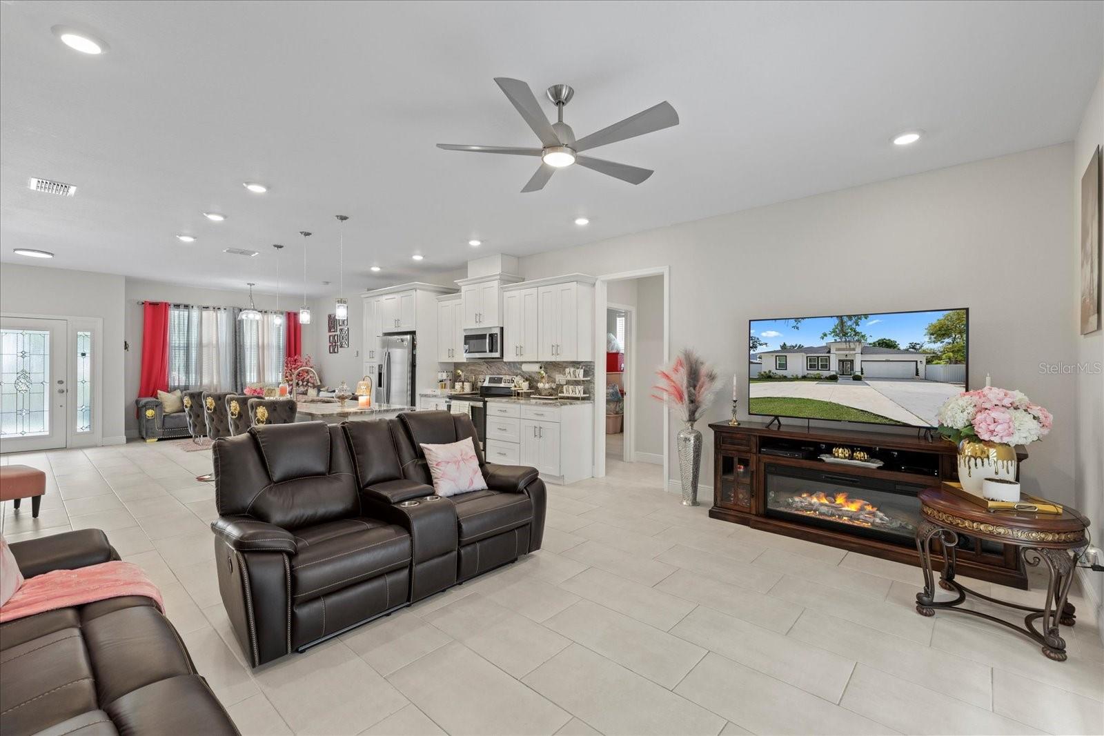 Image 13 of 31 For 19212 Sunlake Boulevard